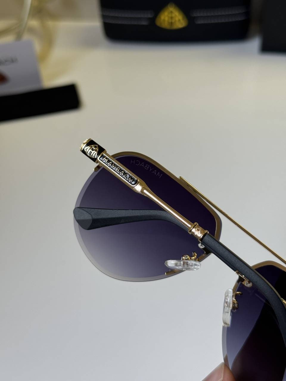 Maybach_22018_Gold_Blue