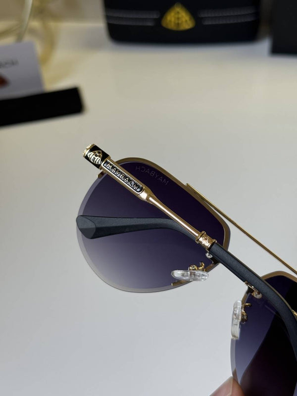 Maybach_22018_Gold_Blue
