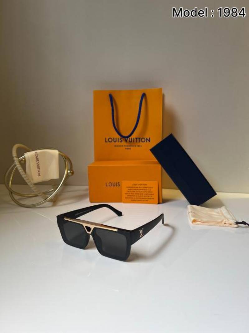 Louis_Vuitton_1984_Matt_Black