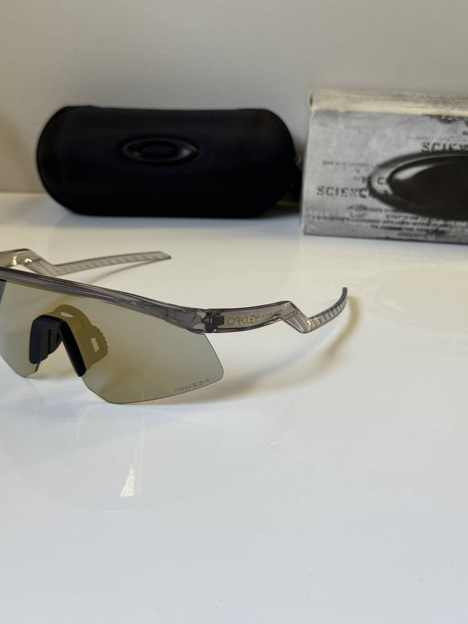 Oakley_9229_Grey_Yellow_Shaded