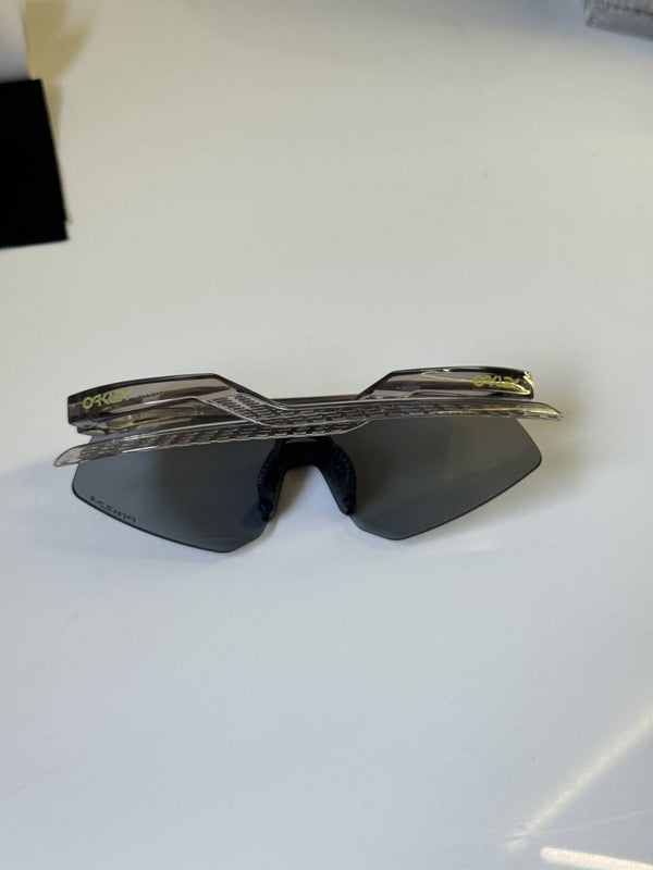 Oakley_9229_Grey_Yellow_Shaded
