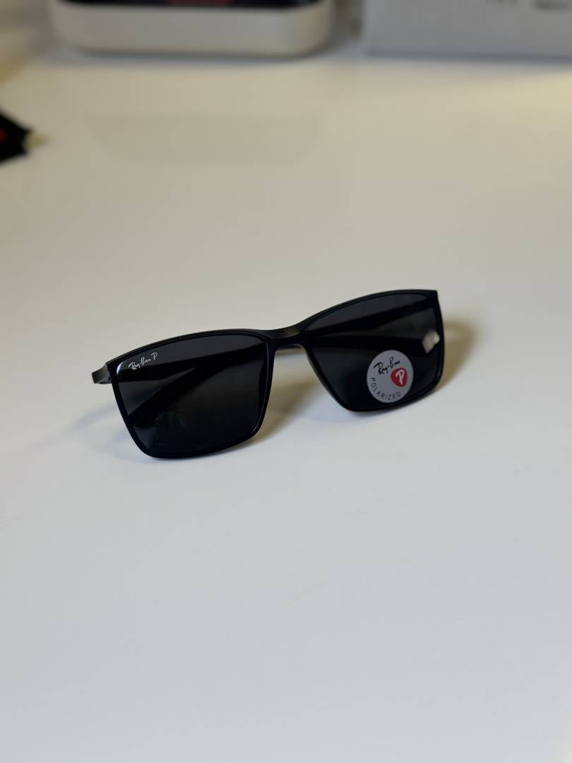 Rayban_8381_Black_Wayferar