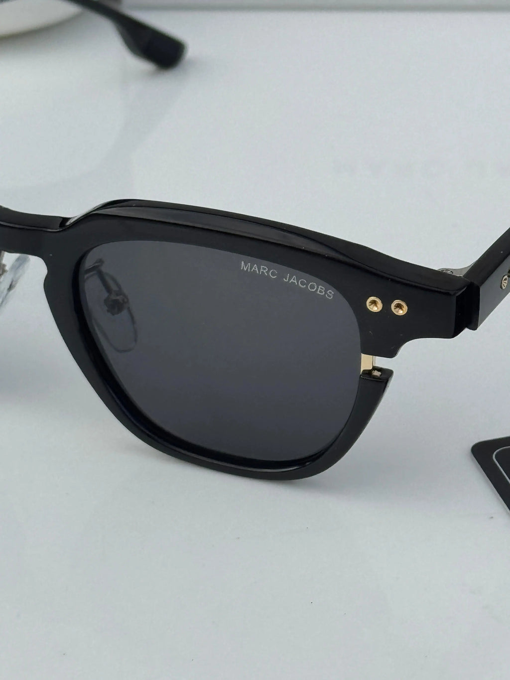 Marc_jacobs_1131_black_gold