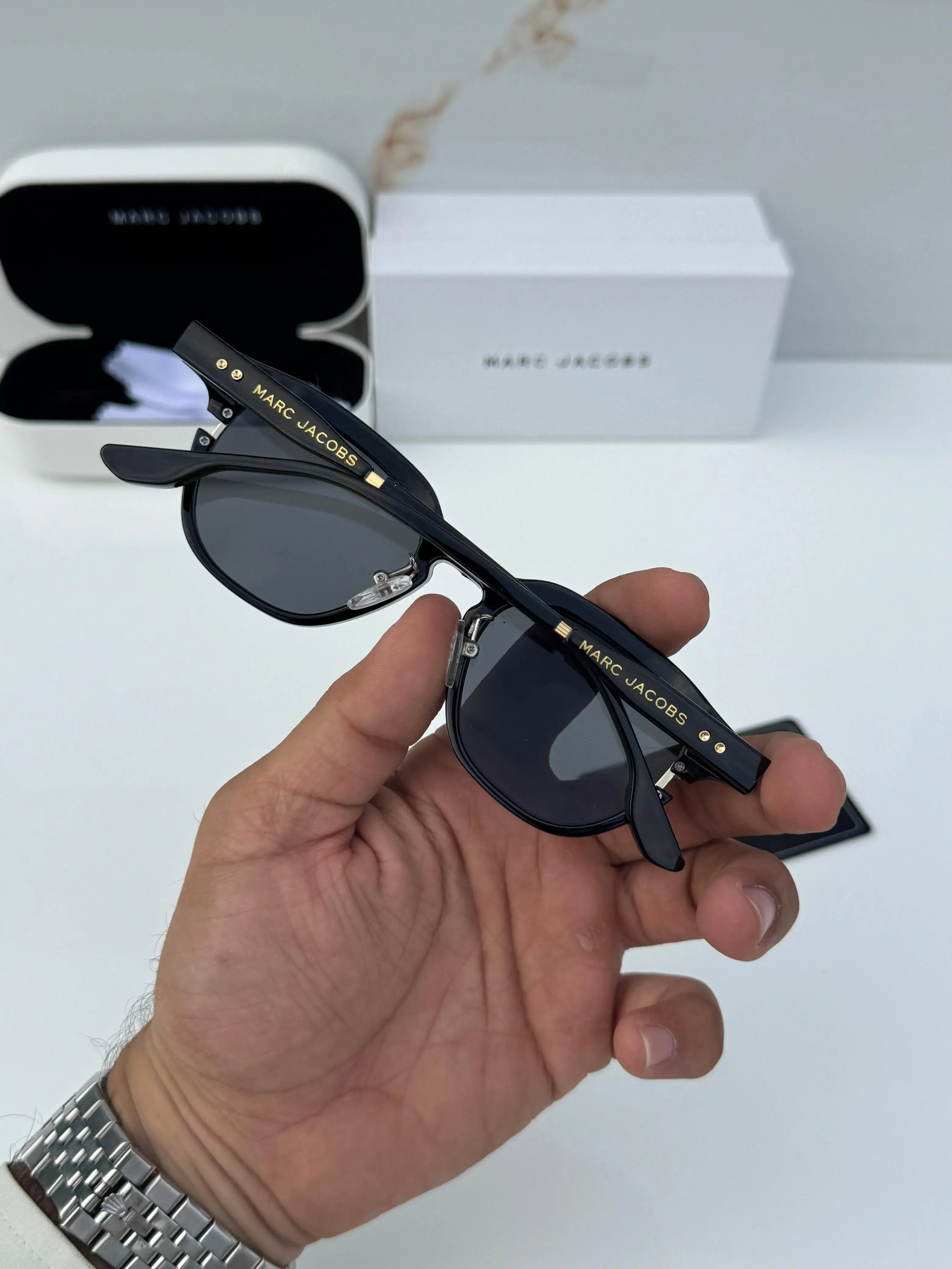 Marc_jacobs_1131_black_gold