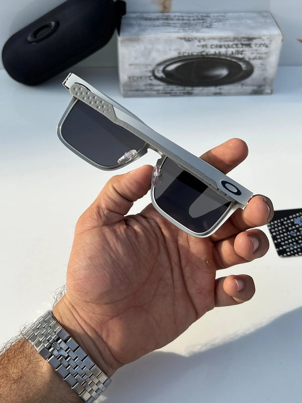 Oakley_1701_silver_black
