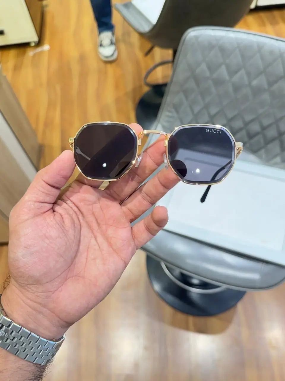 Gucci_28002_gold_black