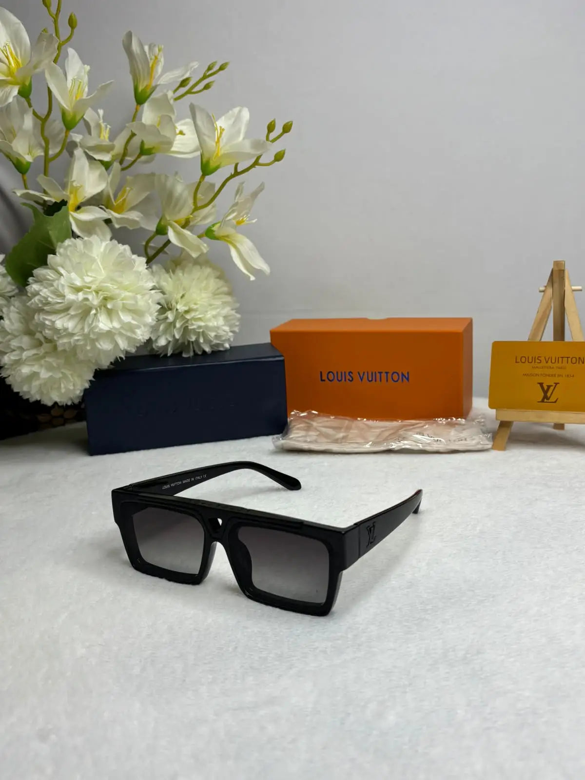 Louis Vuitton 1984 all black