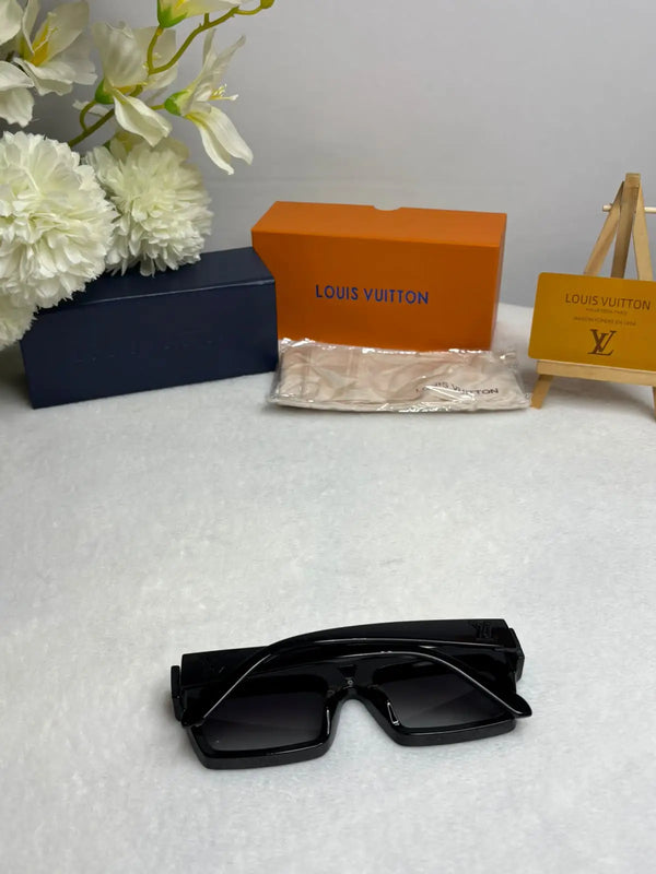 Louis Vuitton 1984 all black