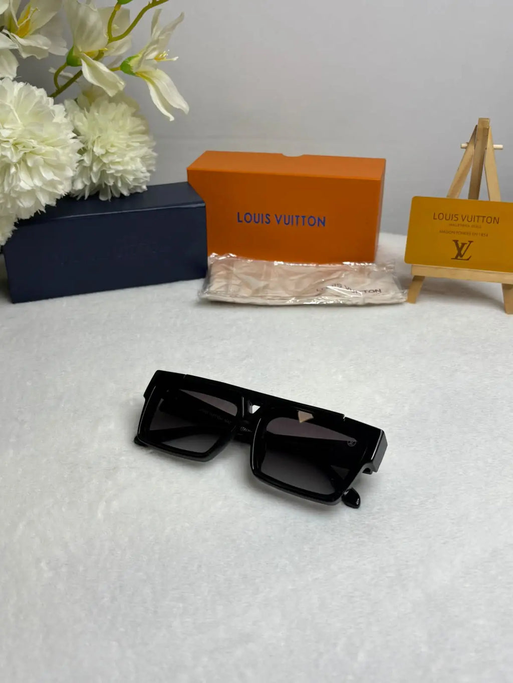 Louis Vuitton 1984 all black