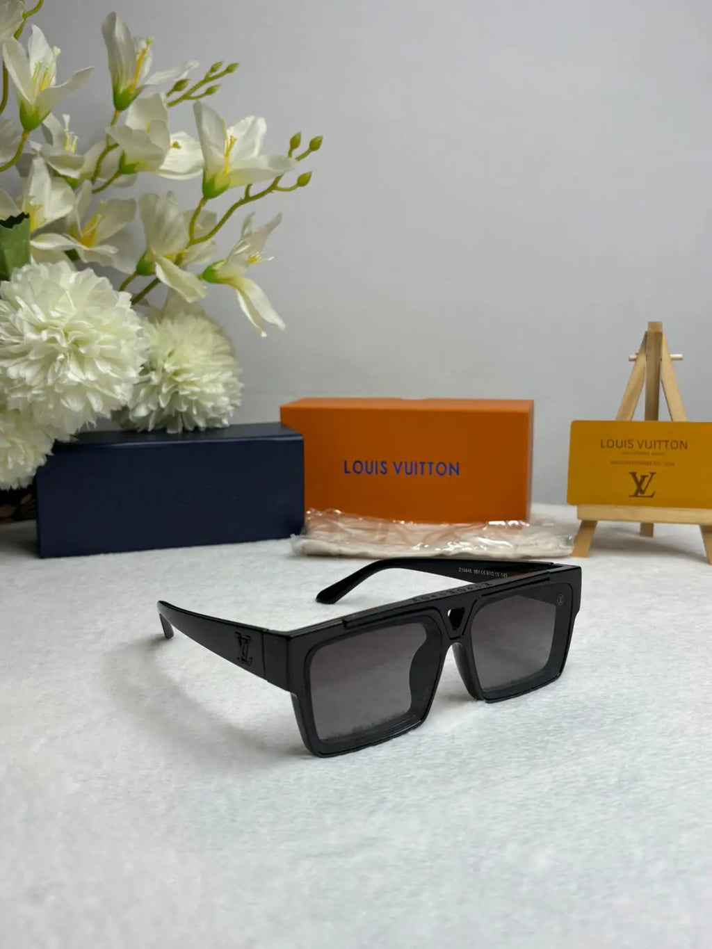 Louis Vuitton 1984 all black