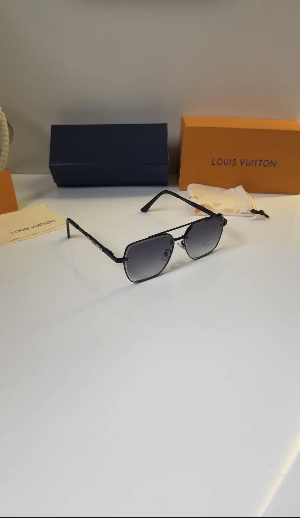 Louis_Vuitton_24003_Black_Blue_Shaded