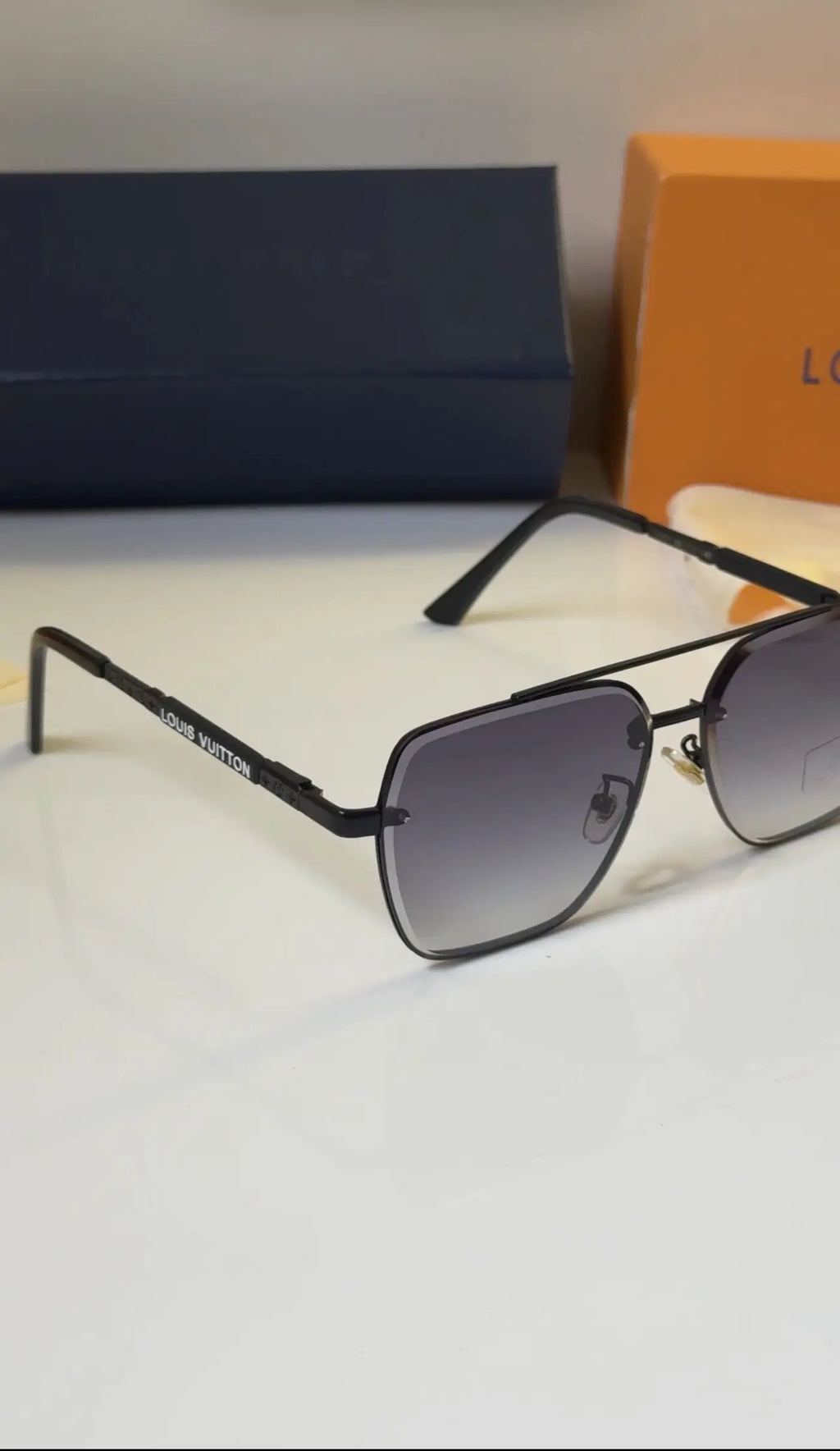 Louis_Vuitton_24003_Black_Blue_Shaded