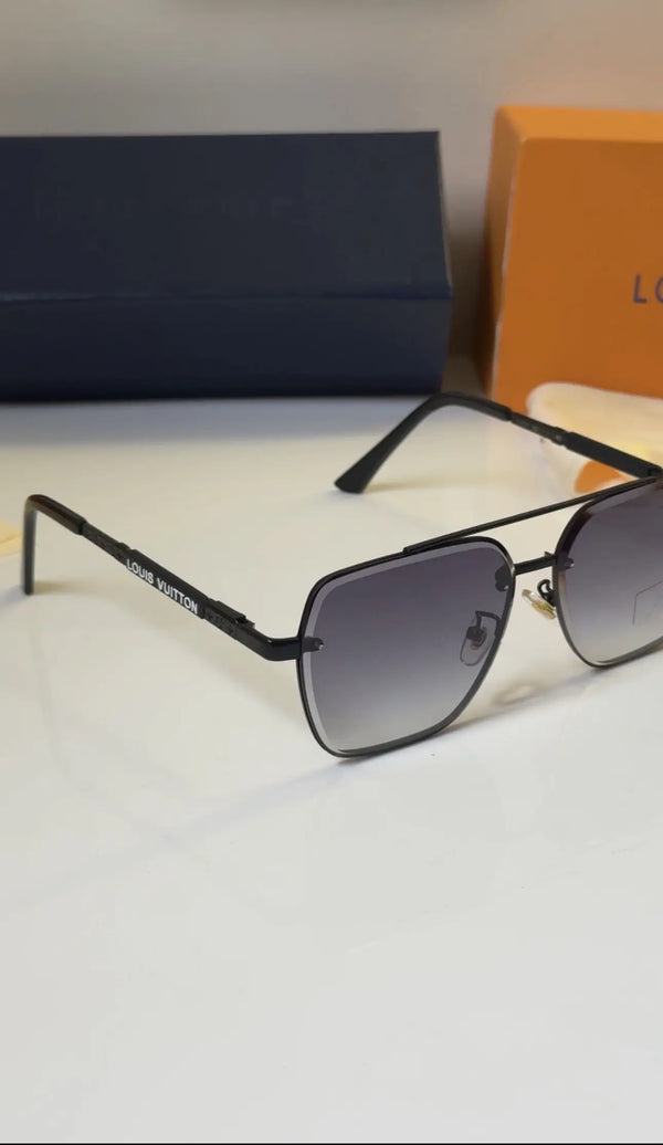 Louis_Vuitton_24003_Black_Blue_Shaded