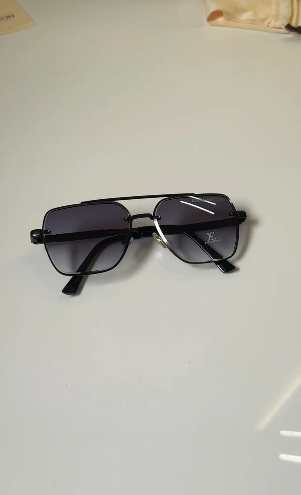 Louis_Vuitton_24003_Black_Blue_Shaded