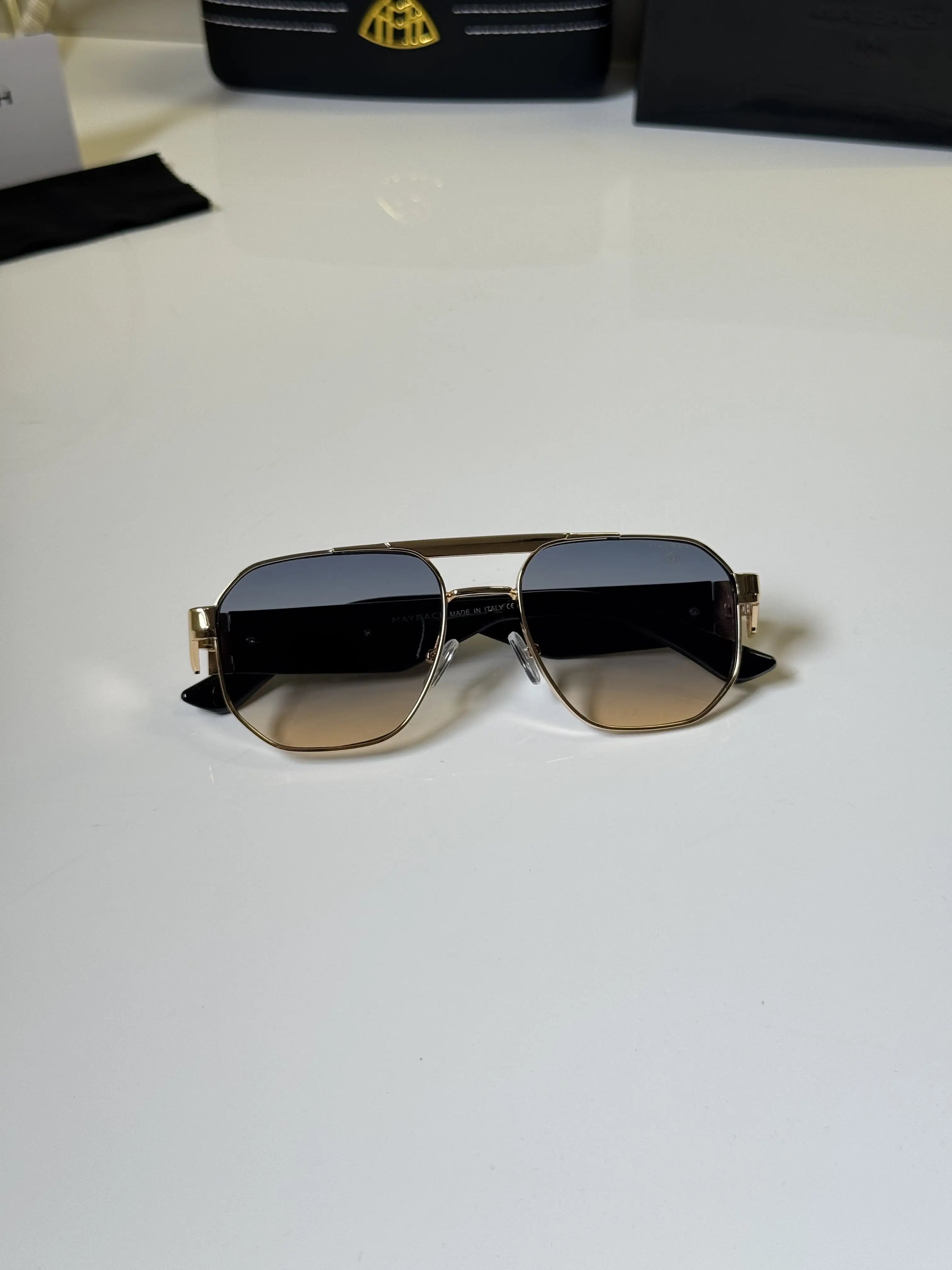 Maybach_594_Gold_Multi