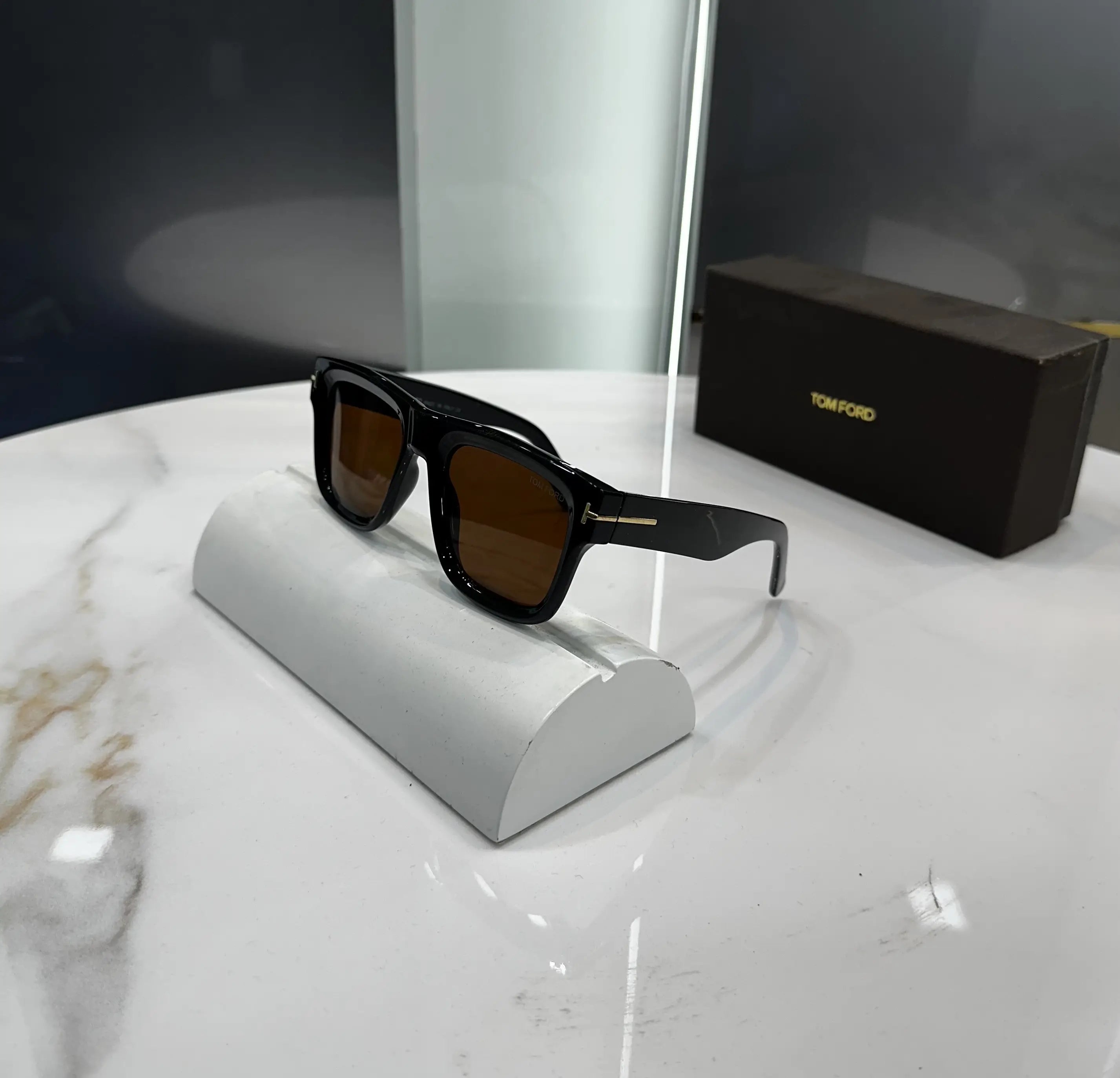 Tomfor d All Brown Premium Shades 258 Main image