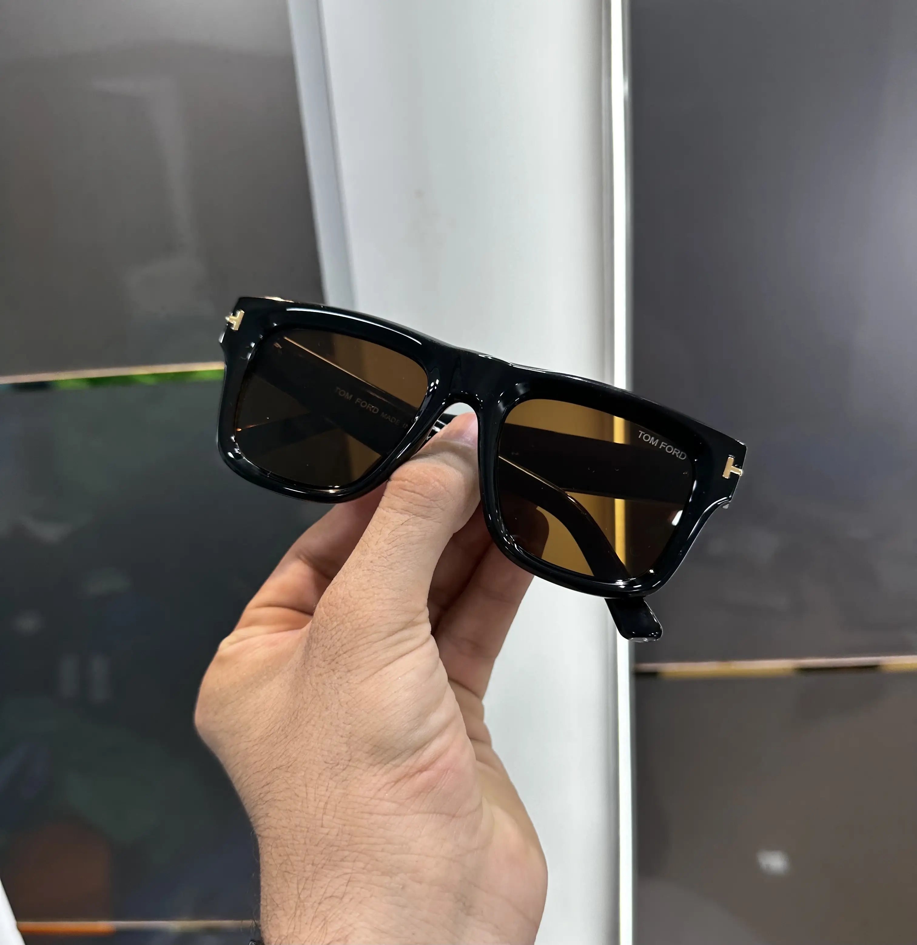 Tomfor d All Brown Premium Shades 258 Secondary image