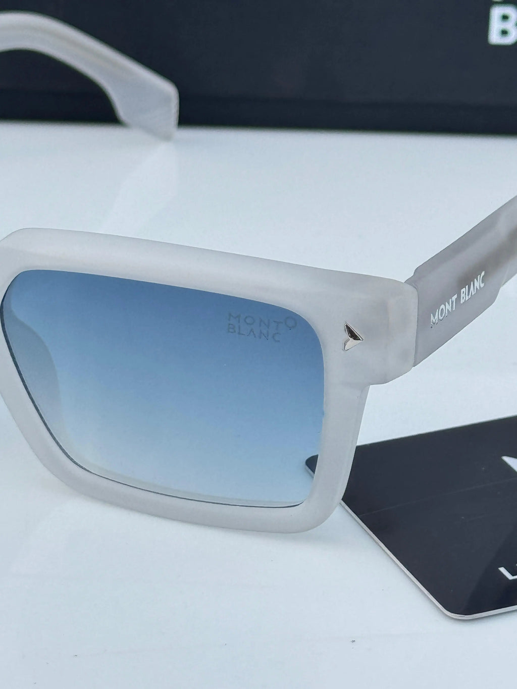 Mont_blanc_335_white_blue