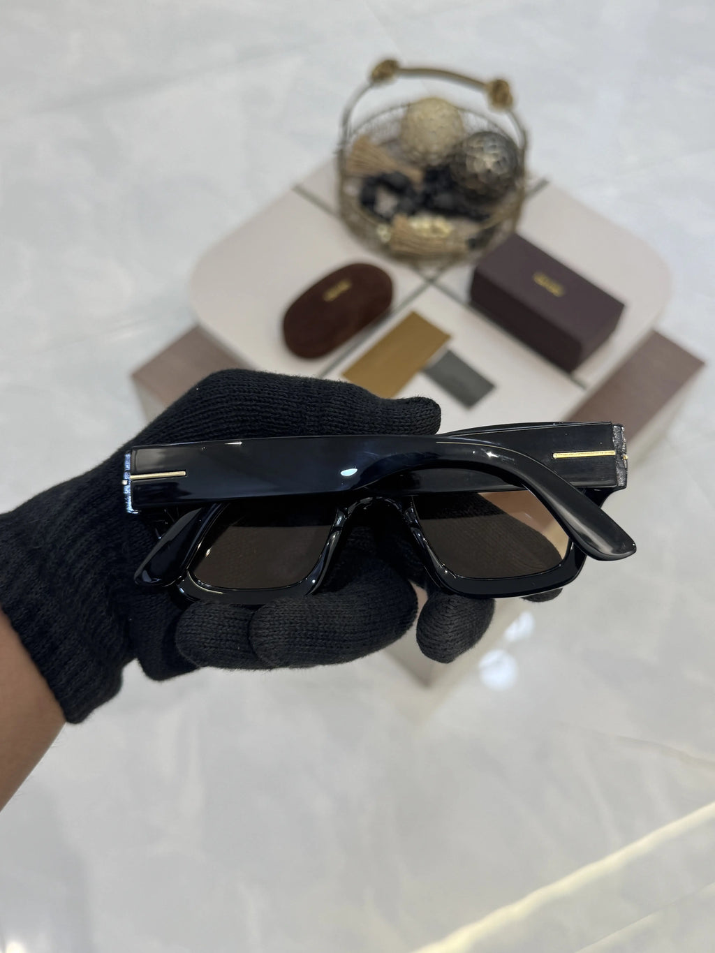 Tomford_184_Black_Peach