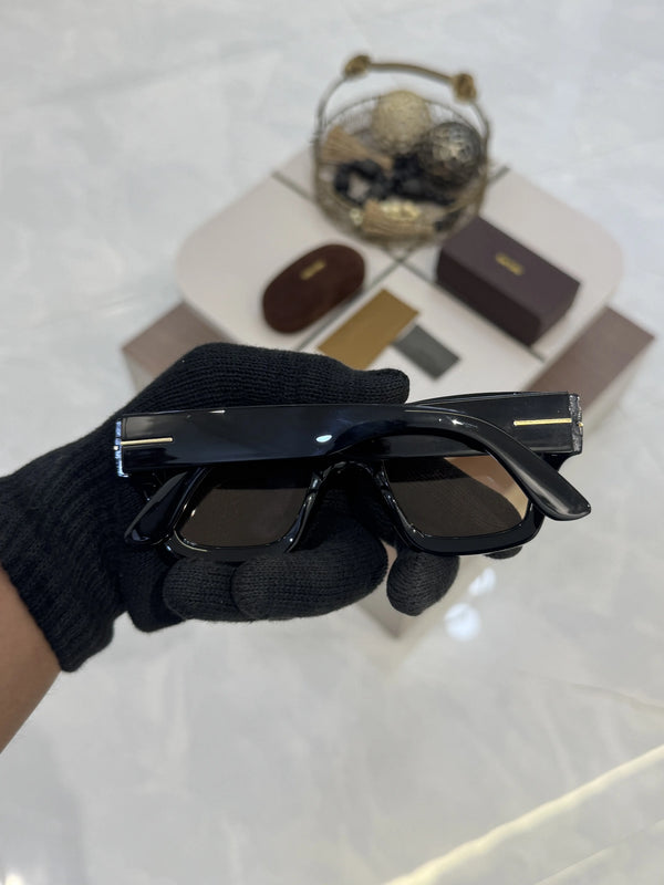 Tomford_184_Black_Peach