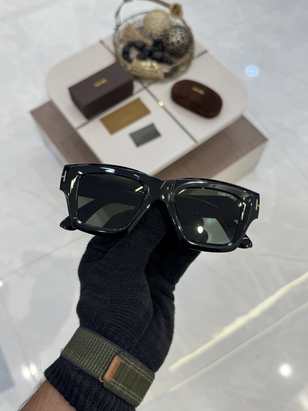 Tomford_184_Black_Dark_Green