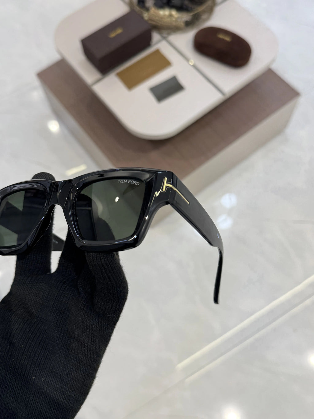 Tomford_184_Black_Dark_Green