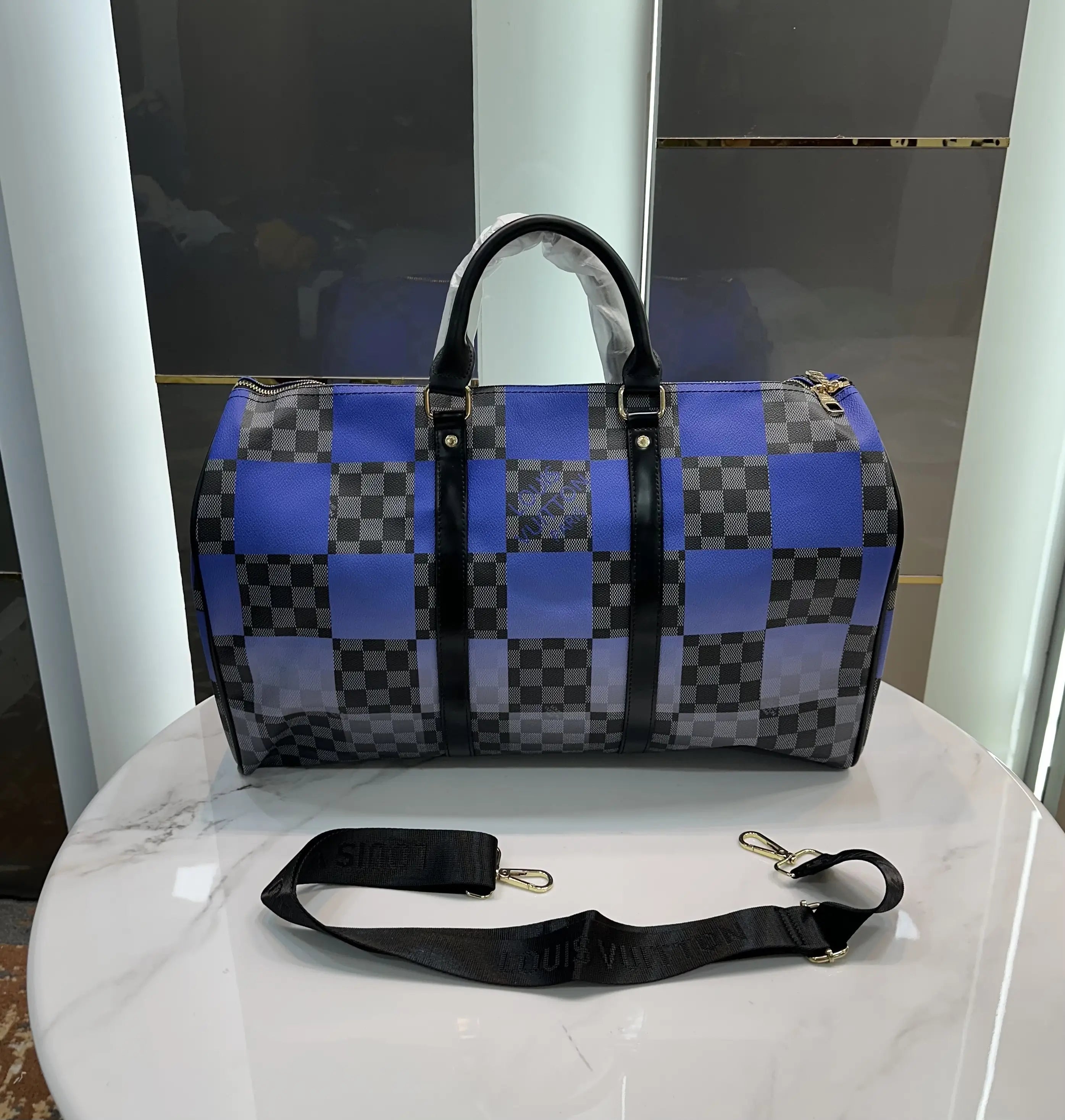 Louis Vuitto n Luxury Imported Duffel Bag 2558