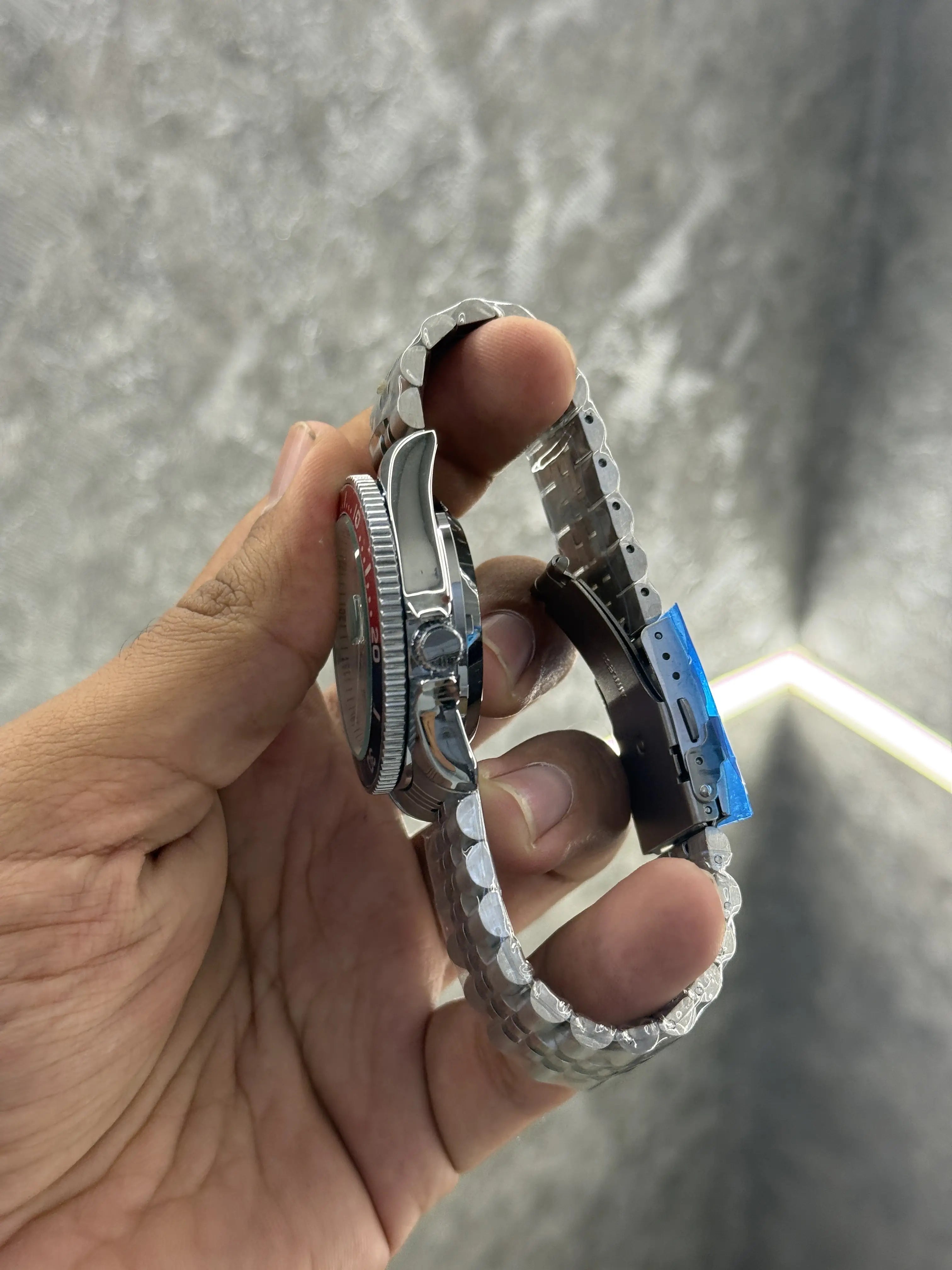 Seiko 5 sports Glow back open 039