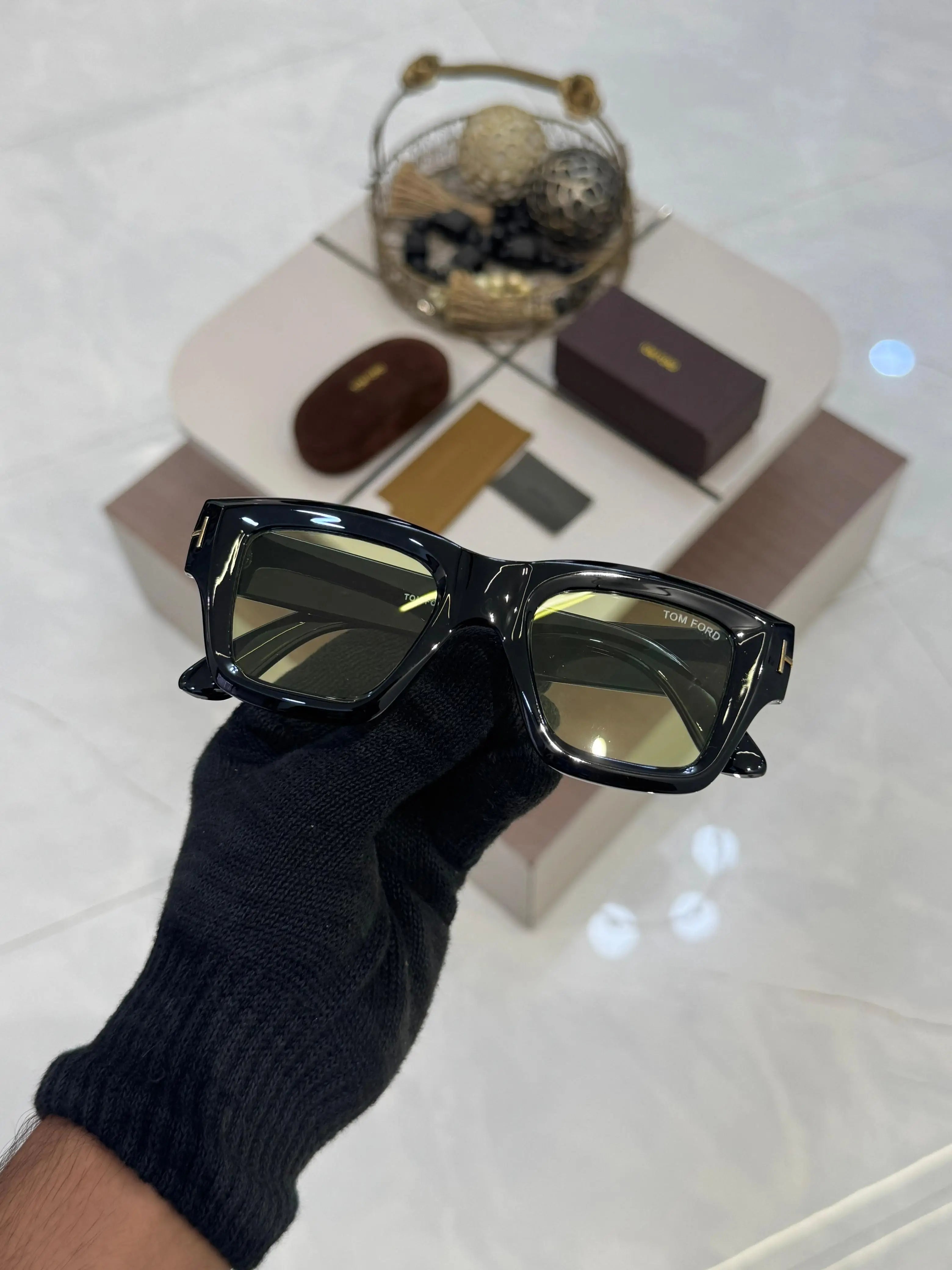 Tomford_184_Black_Green