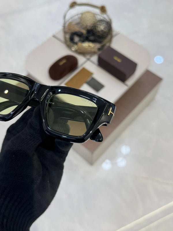 Tomford_184_Black_Green