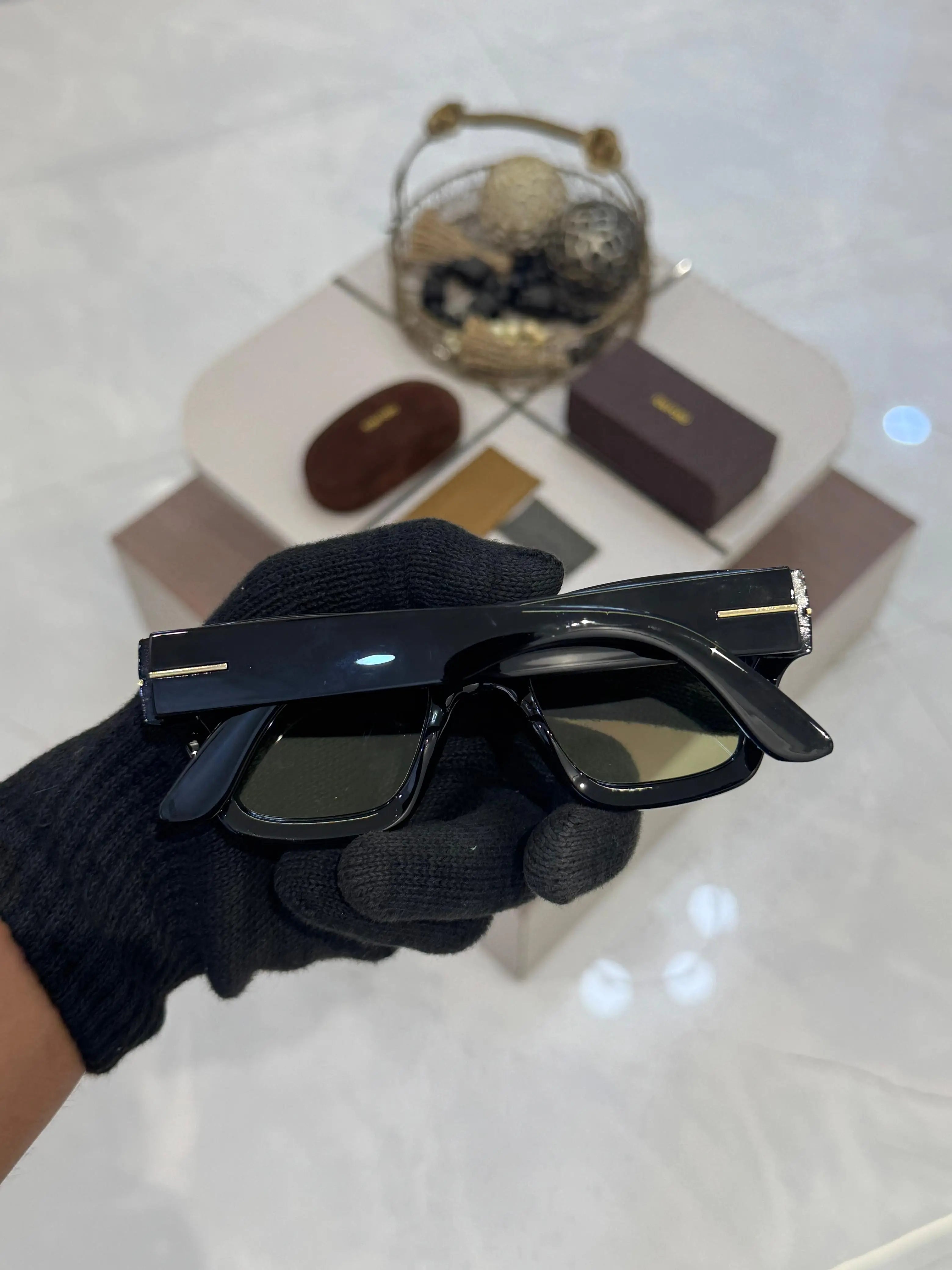 Tomford_184_Black_Green