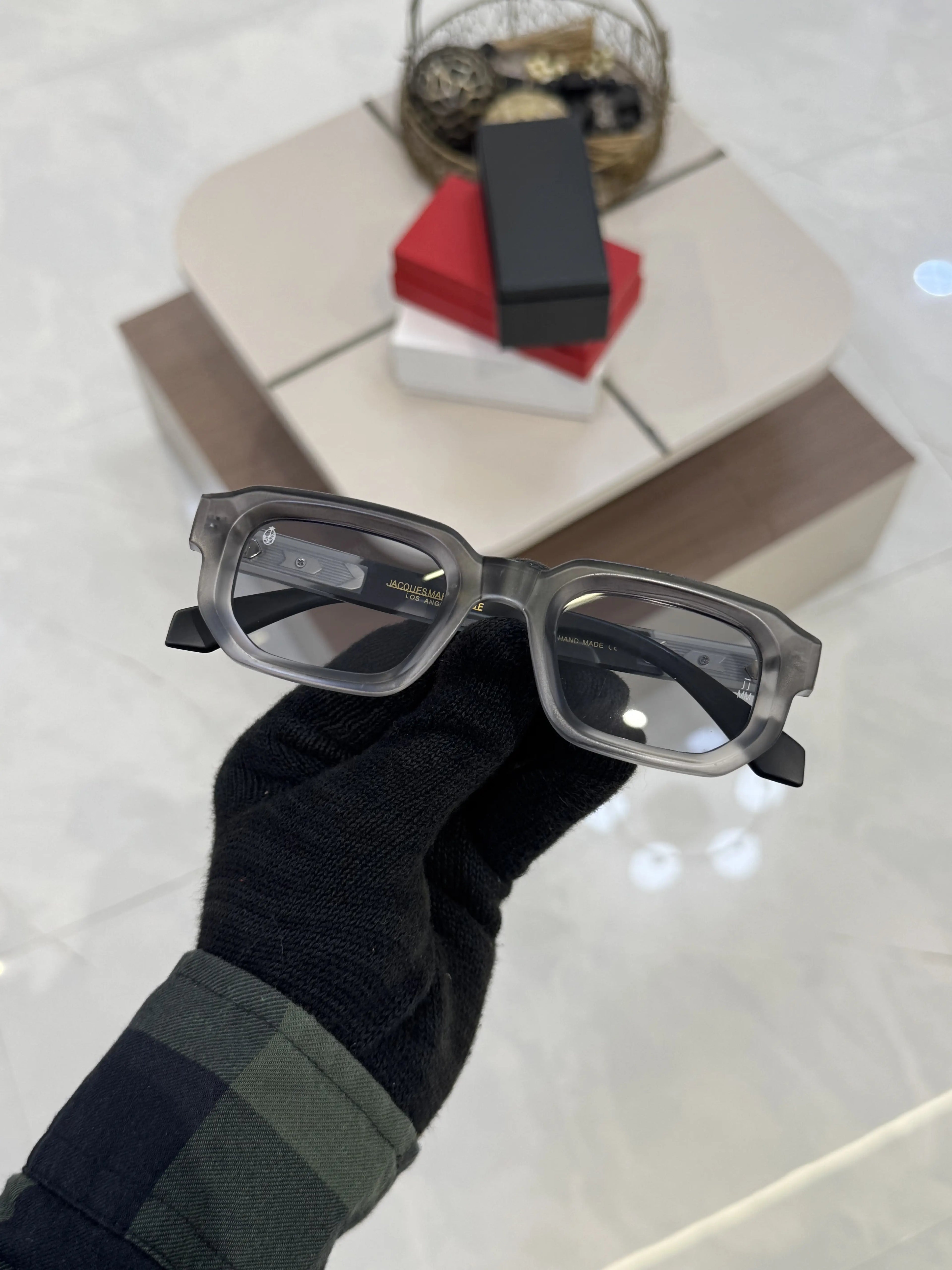Jacquesmarif Mage_26115_Smoke_Grey