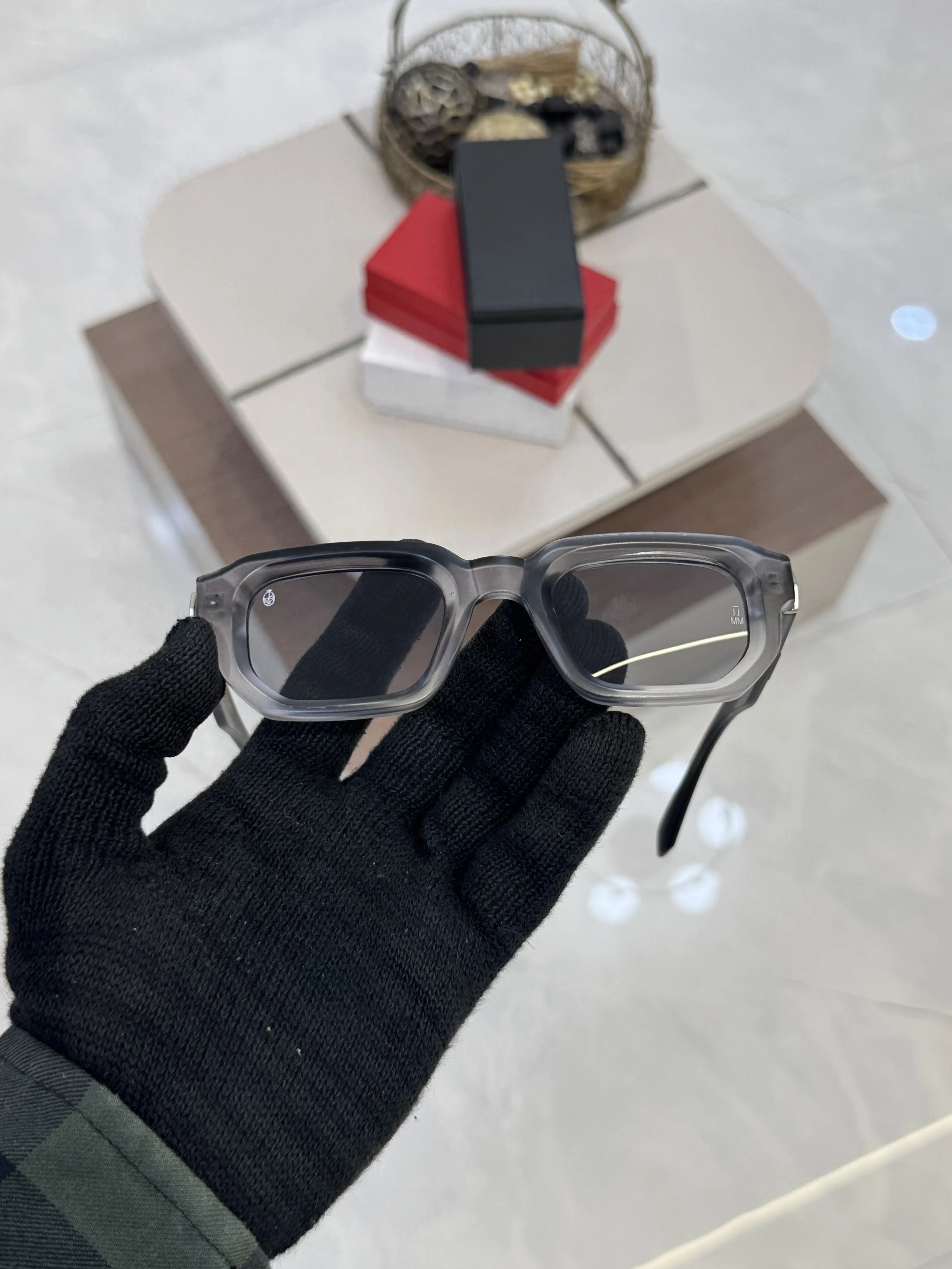 Jacquesmarif Mage_26115_Smoke_Grey
