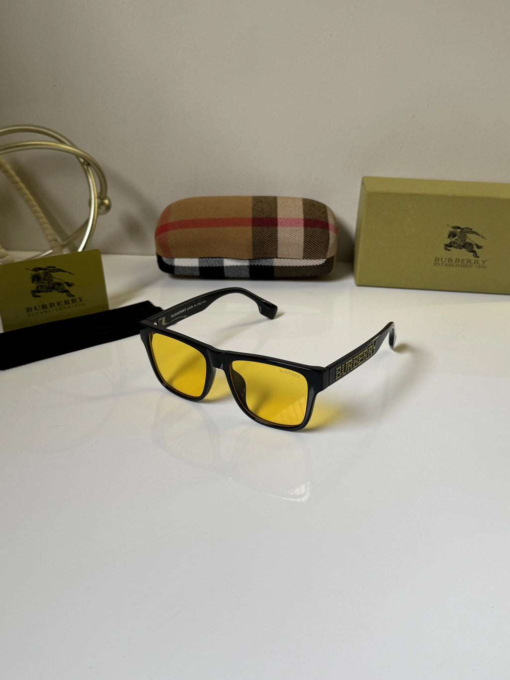 Burberry_4358_Yellow_Black