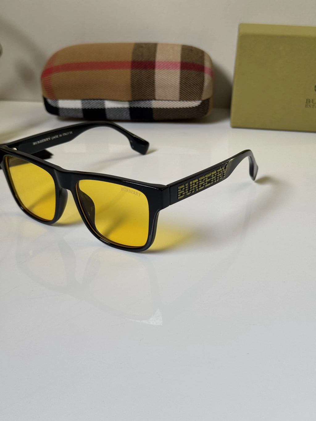 Burberry_4358_Yellow_Black