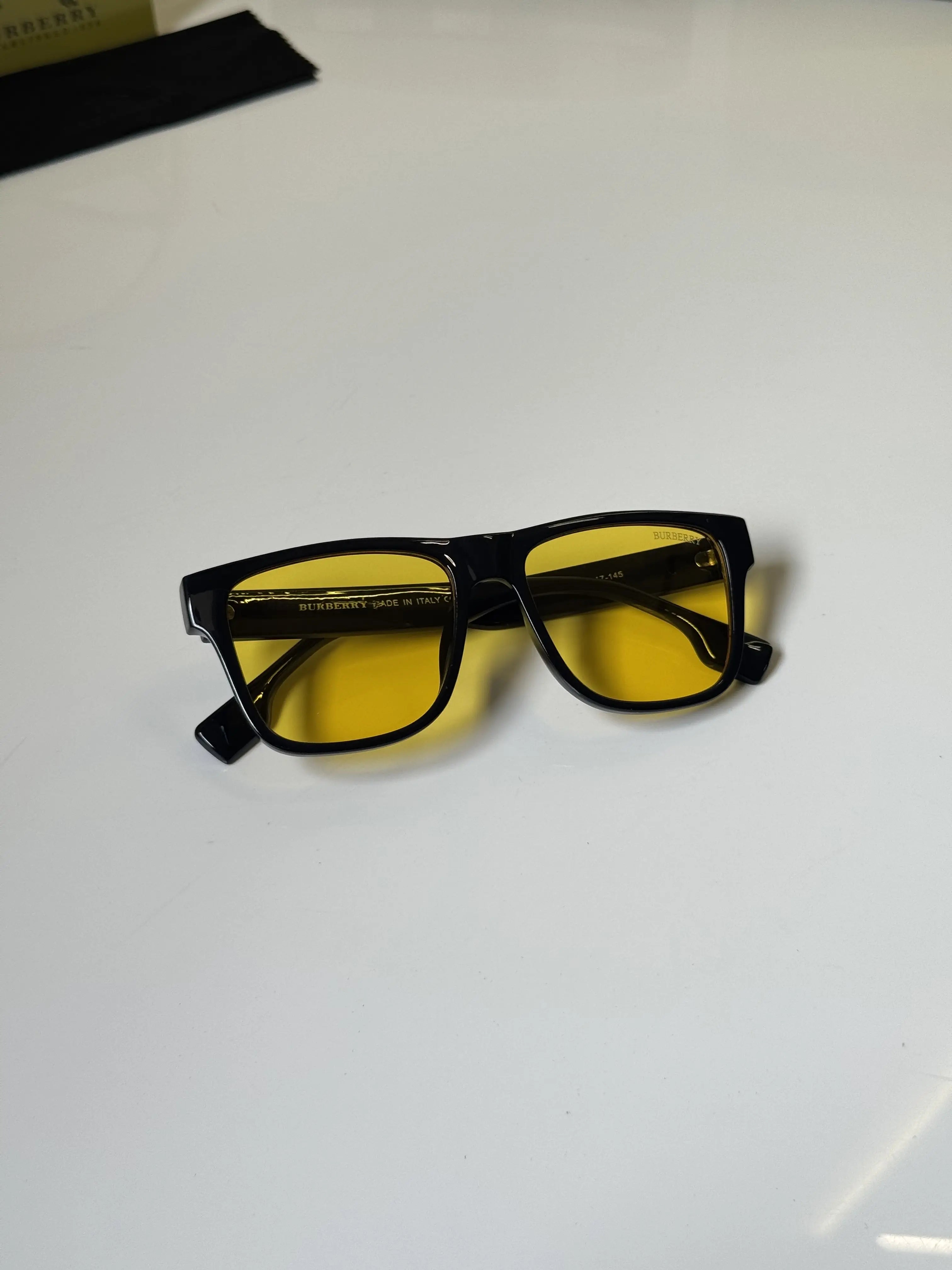 Burberry_4358_Yellow_Black