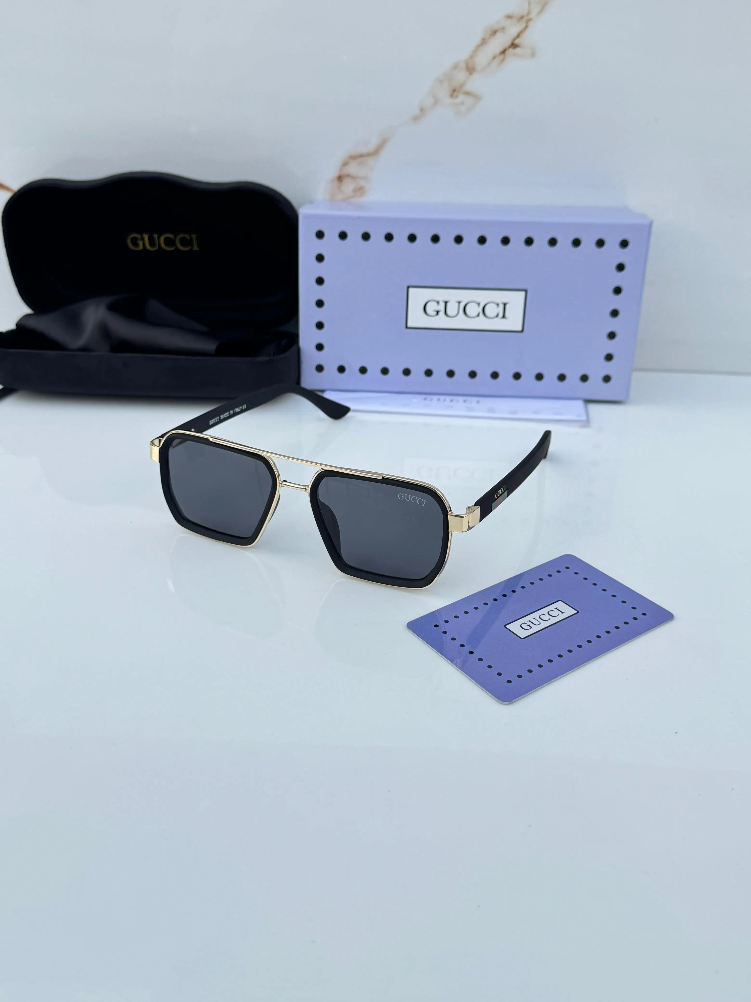 Gucci_963_gold_black Main image