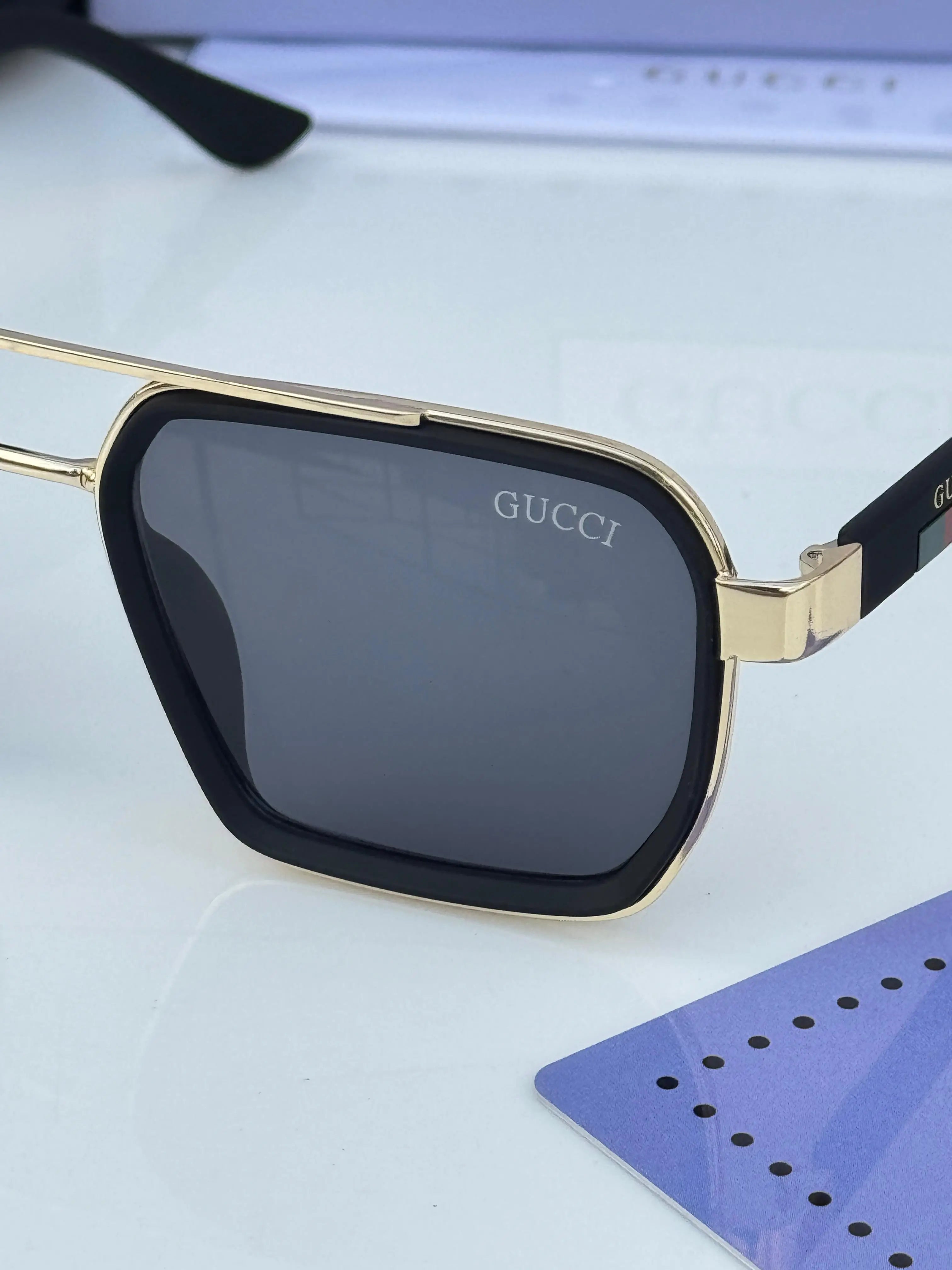 Gucci_963_gold_black Secondary image