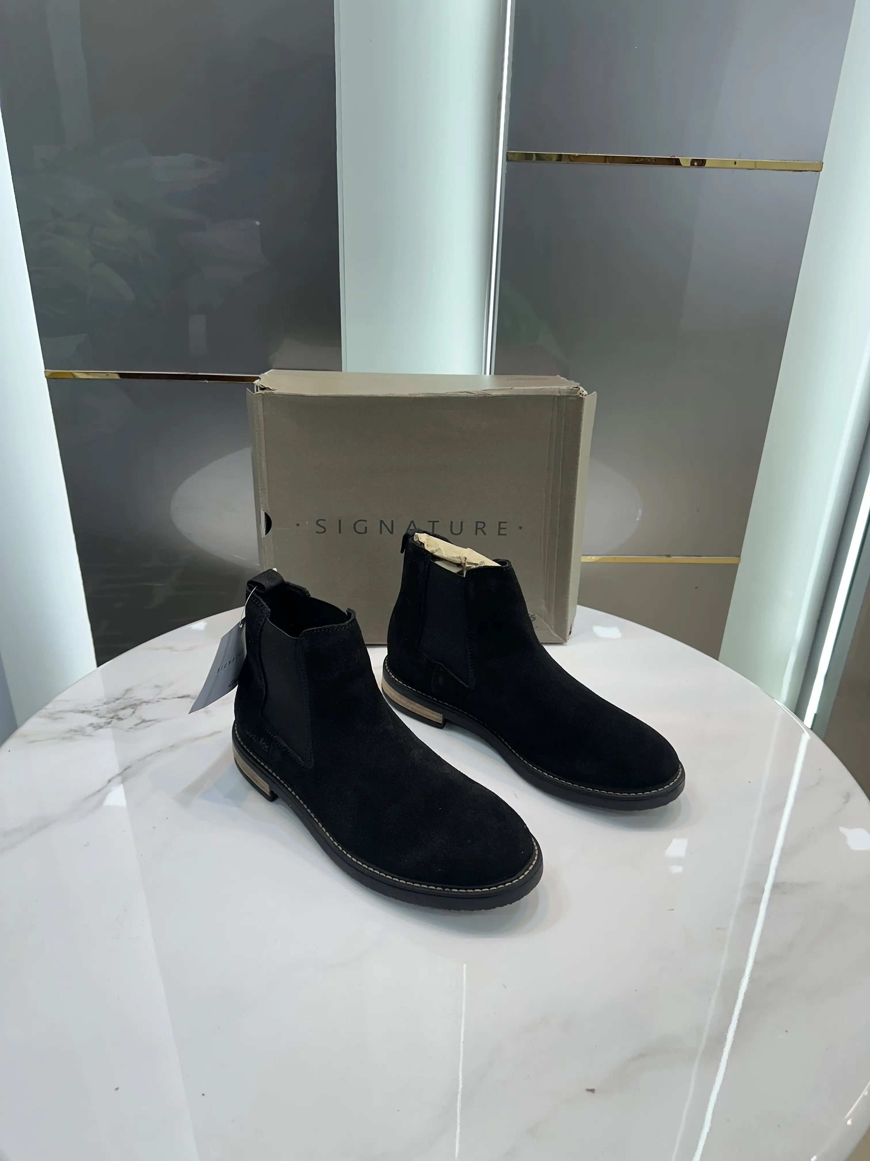 Clarks_Black Premium Suede Leather Boots Secondary image