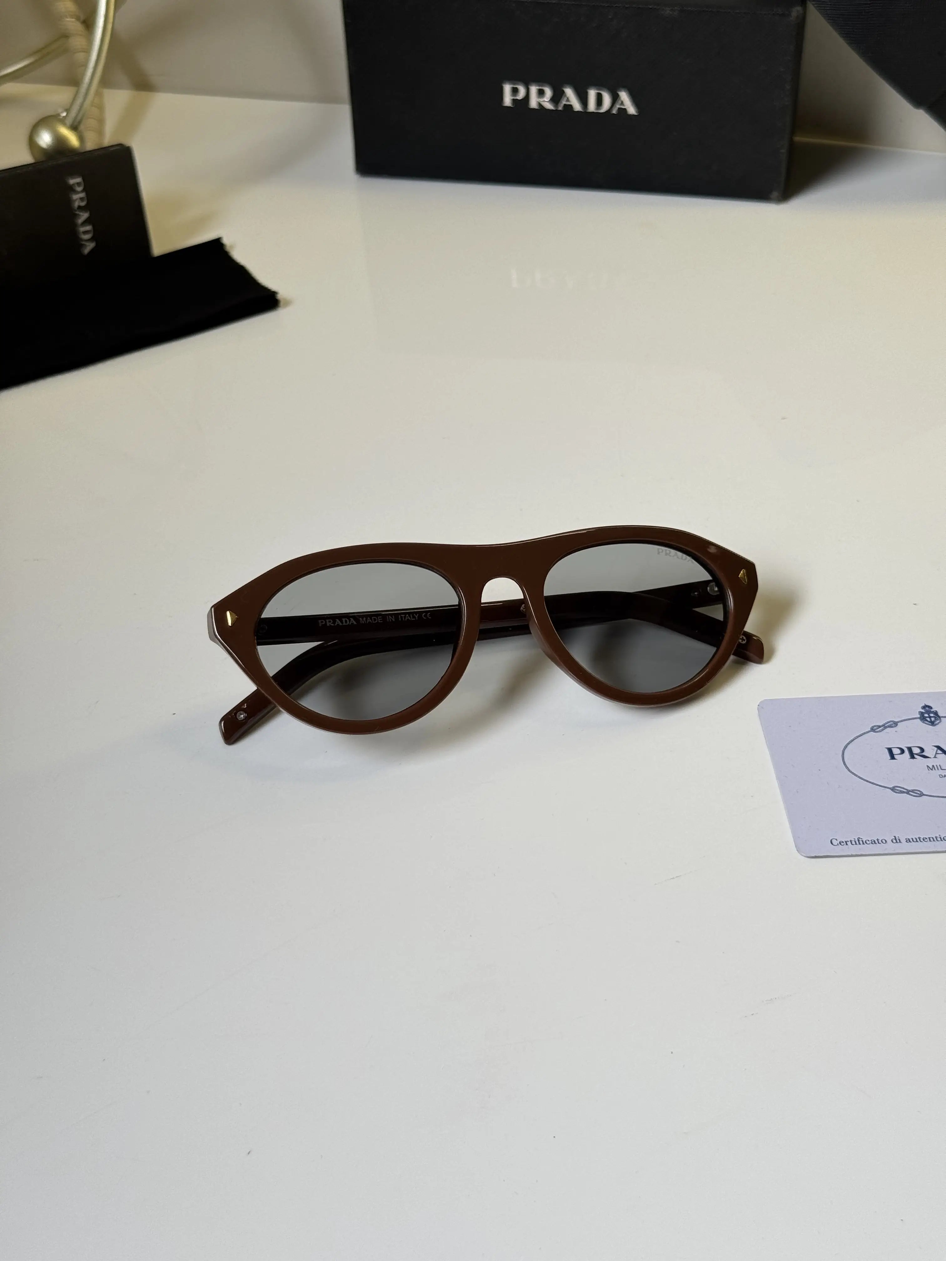 Prada_15S_Gold_Brown