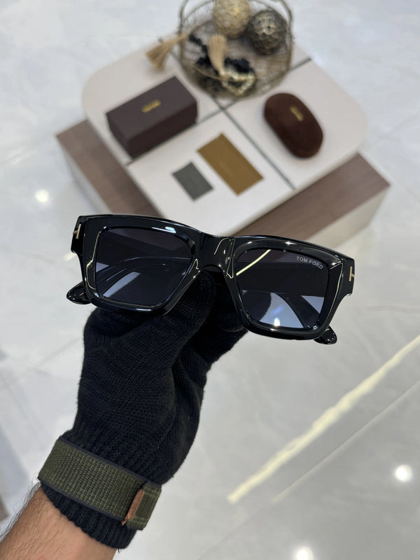 Tomford_184_Black_Blue_Shaded