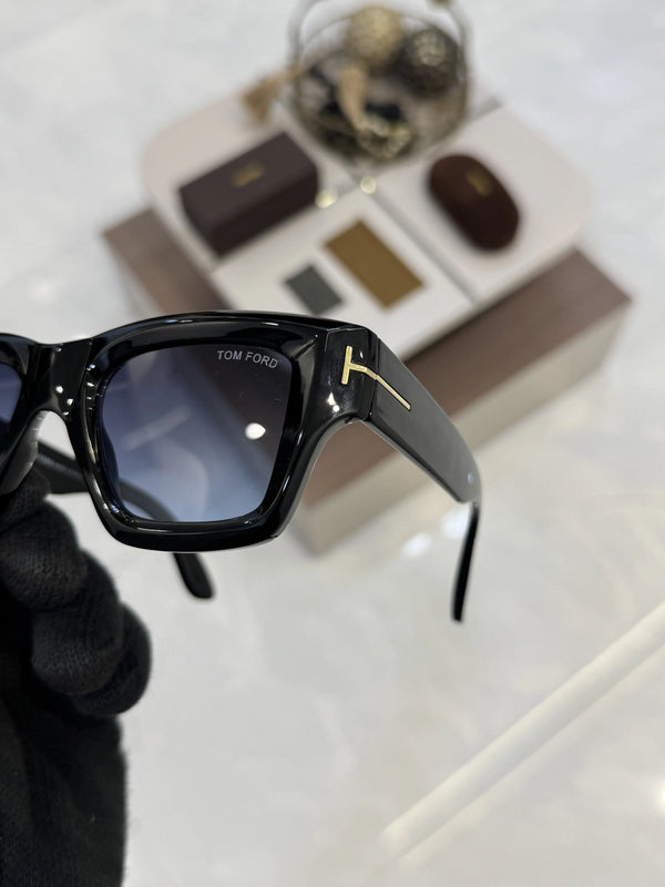 Tomford_184_Black_Blue_Shaded