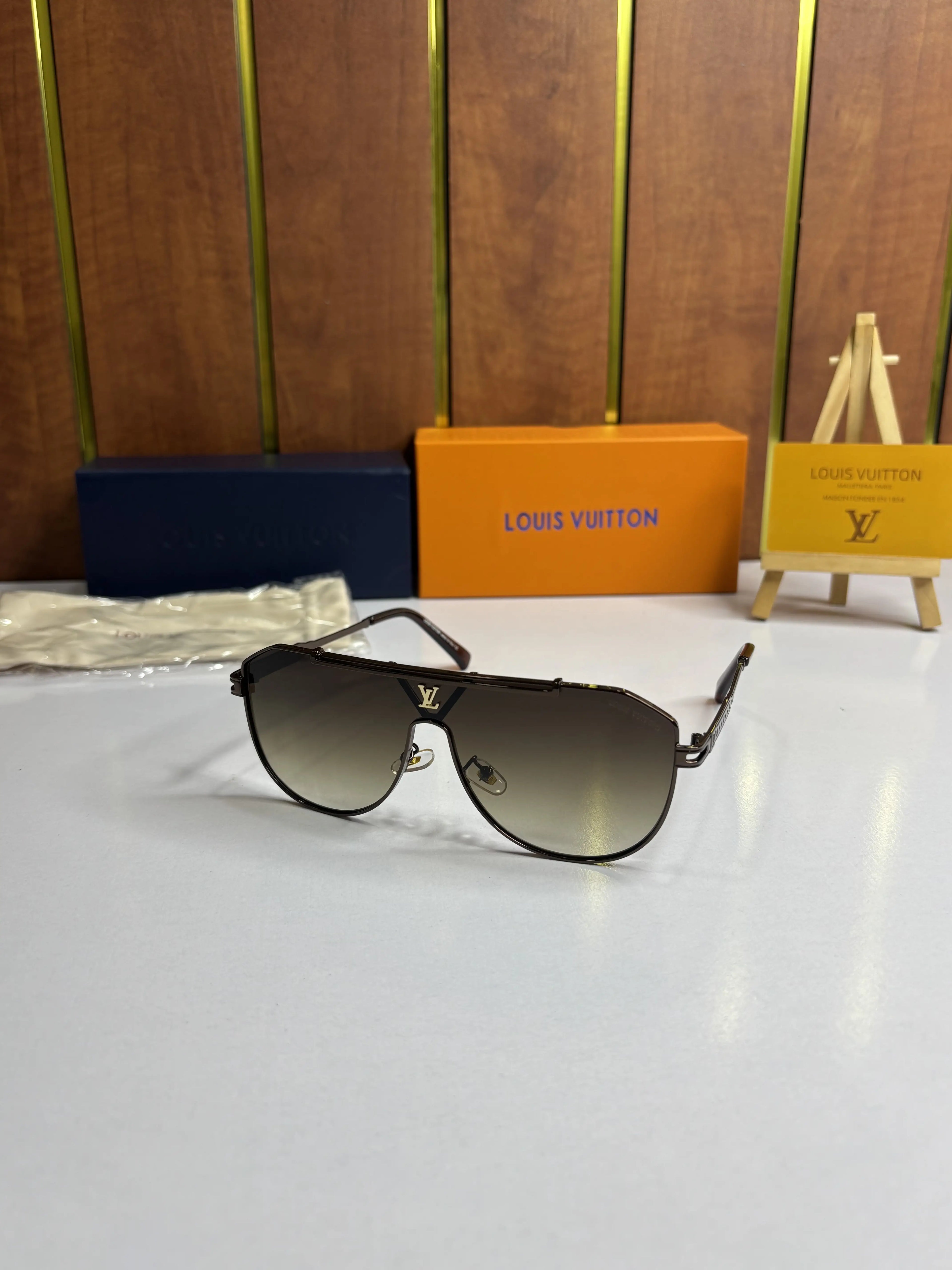 Louis Vuition 22295 Brown Black