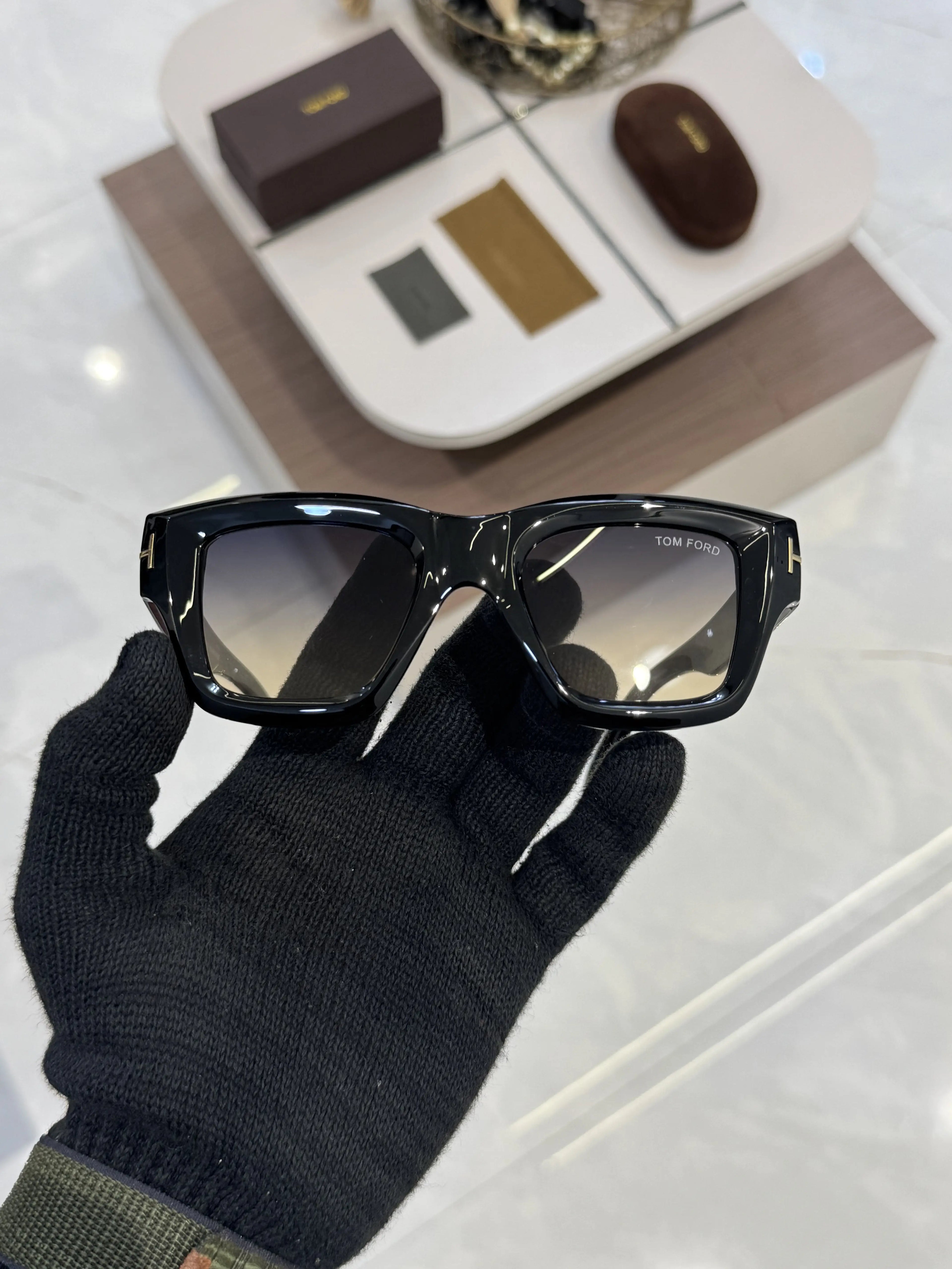Tomford_184_Peach_Shaded