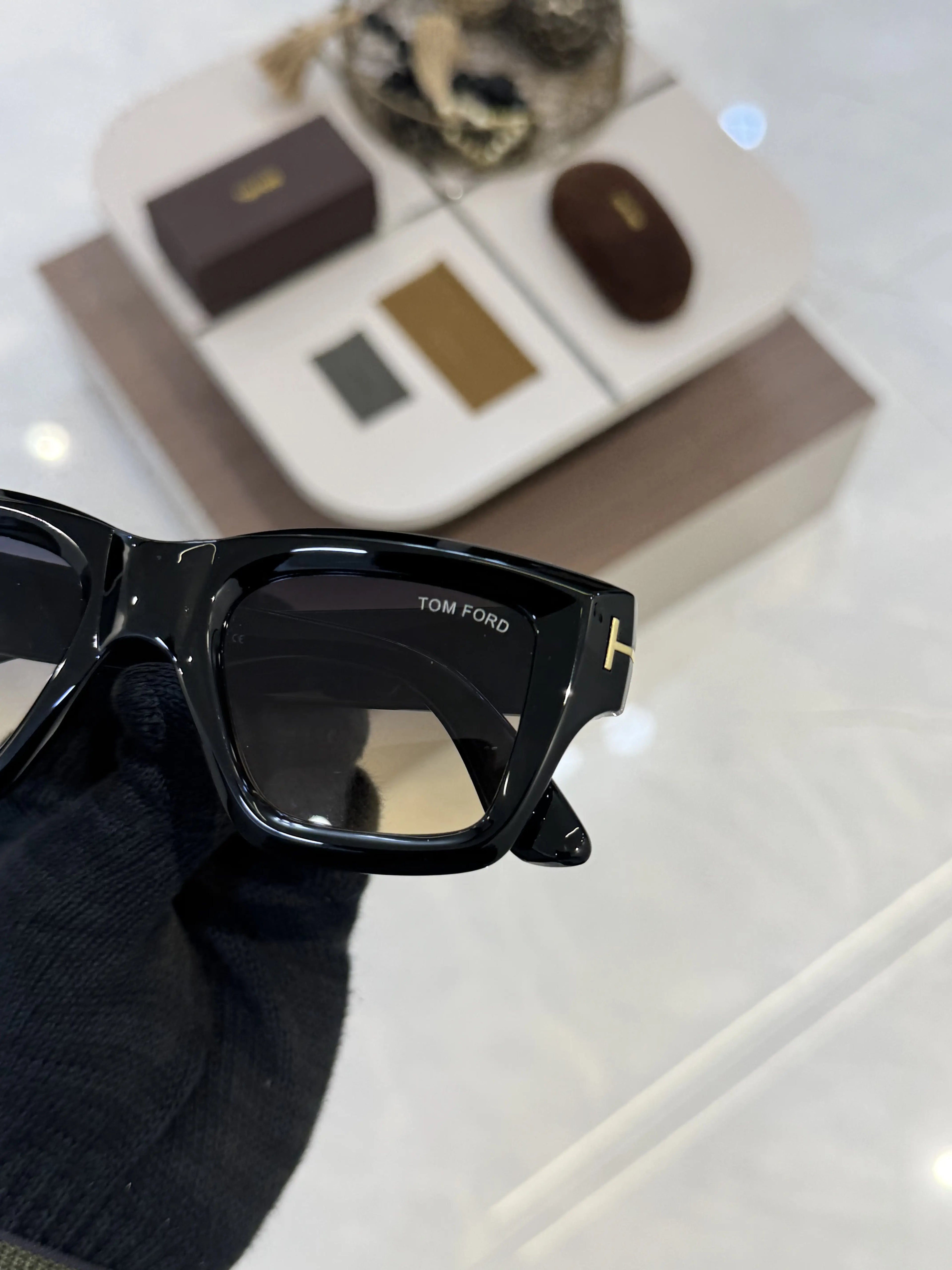Tomford_184_Peach_Shaded