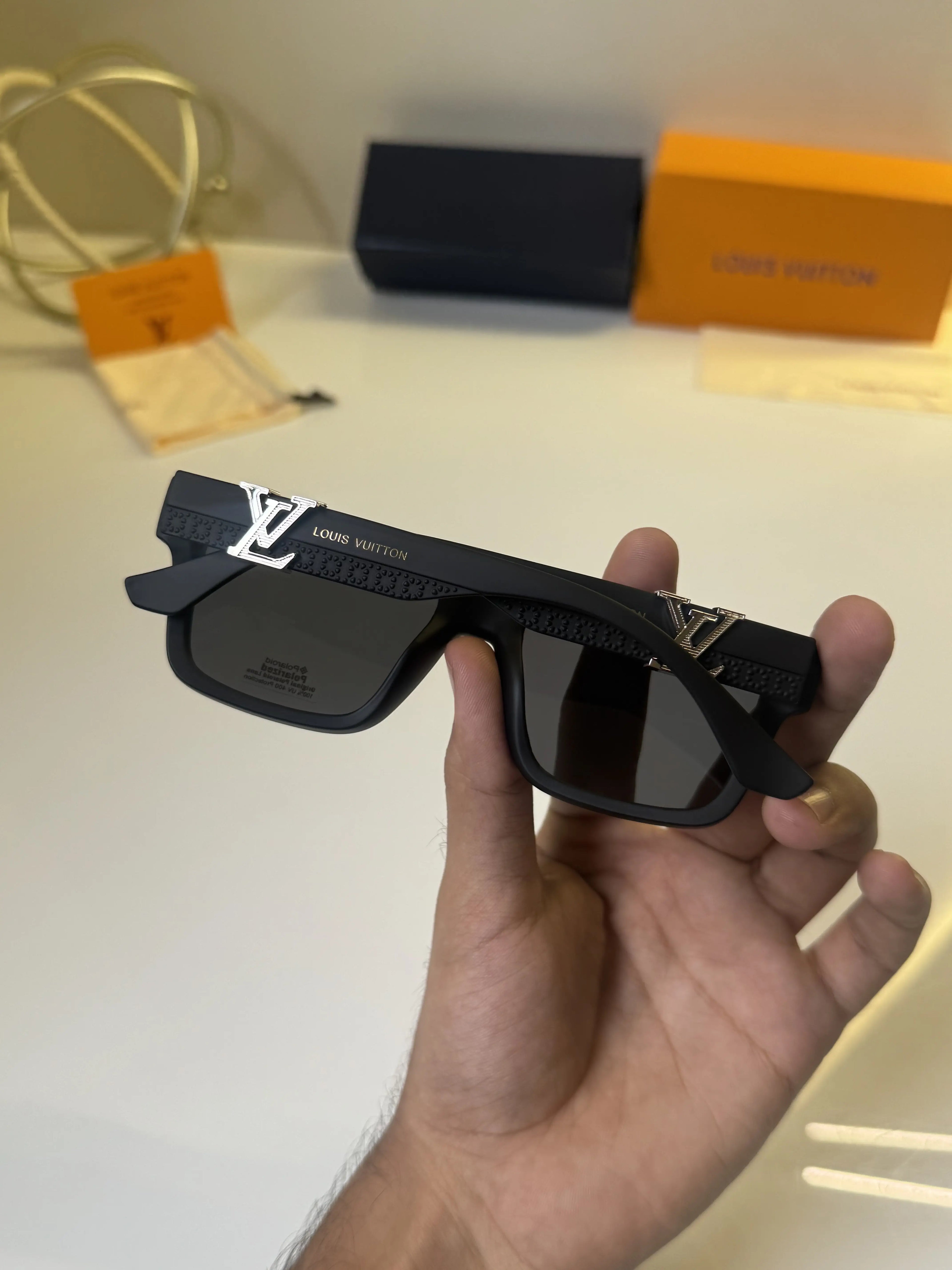 Louis_Vuitton_5113_Black