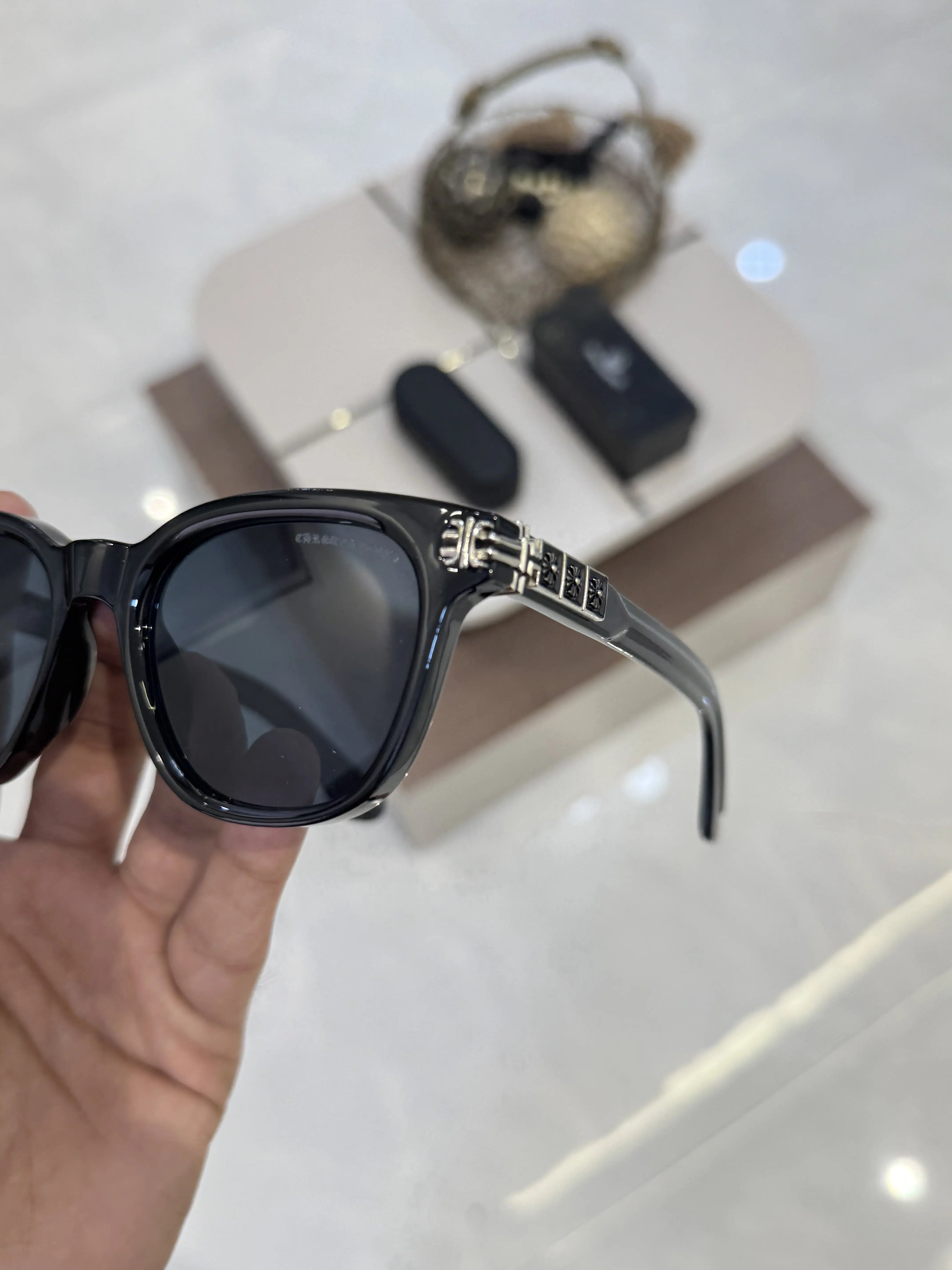 Chrome_Heartt_8535_Full_Black