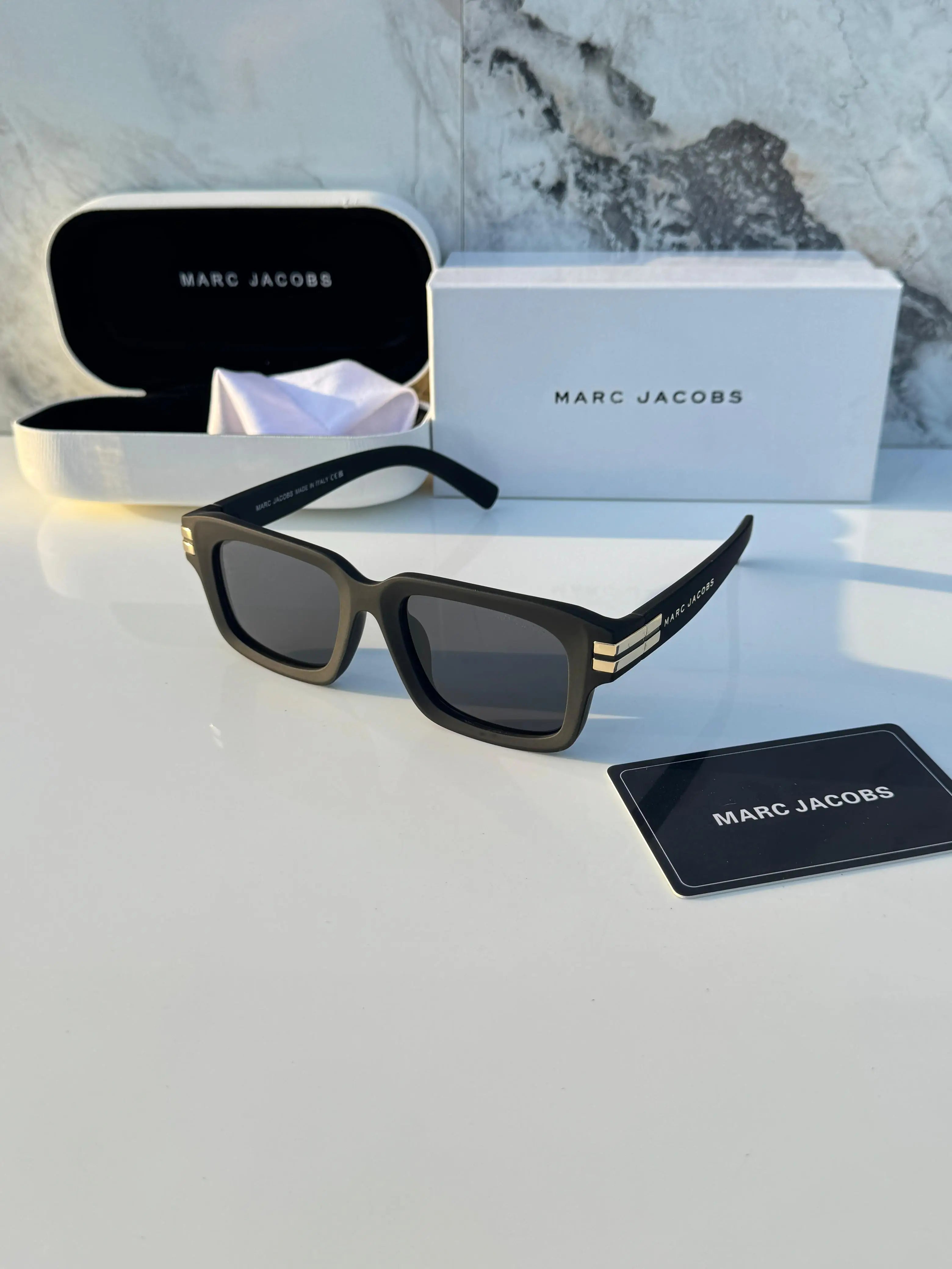 Marc_jacobs_1020_matt_black_gold Main image