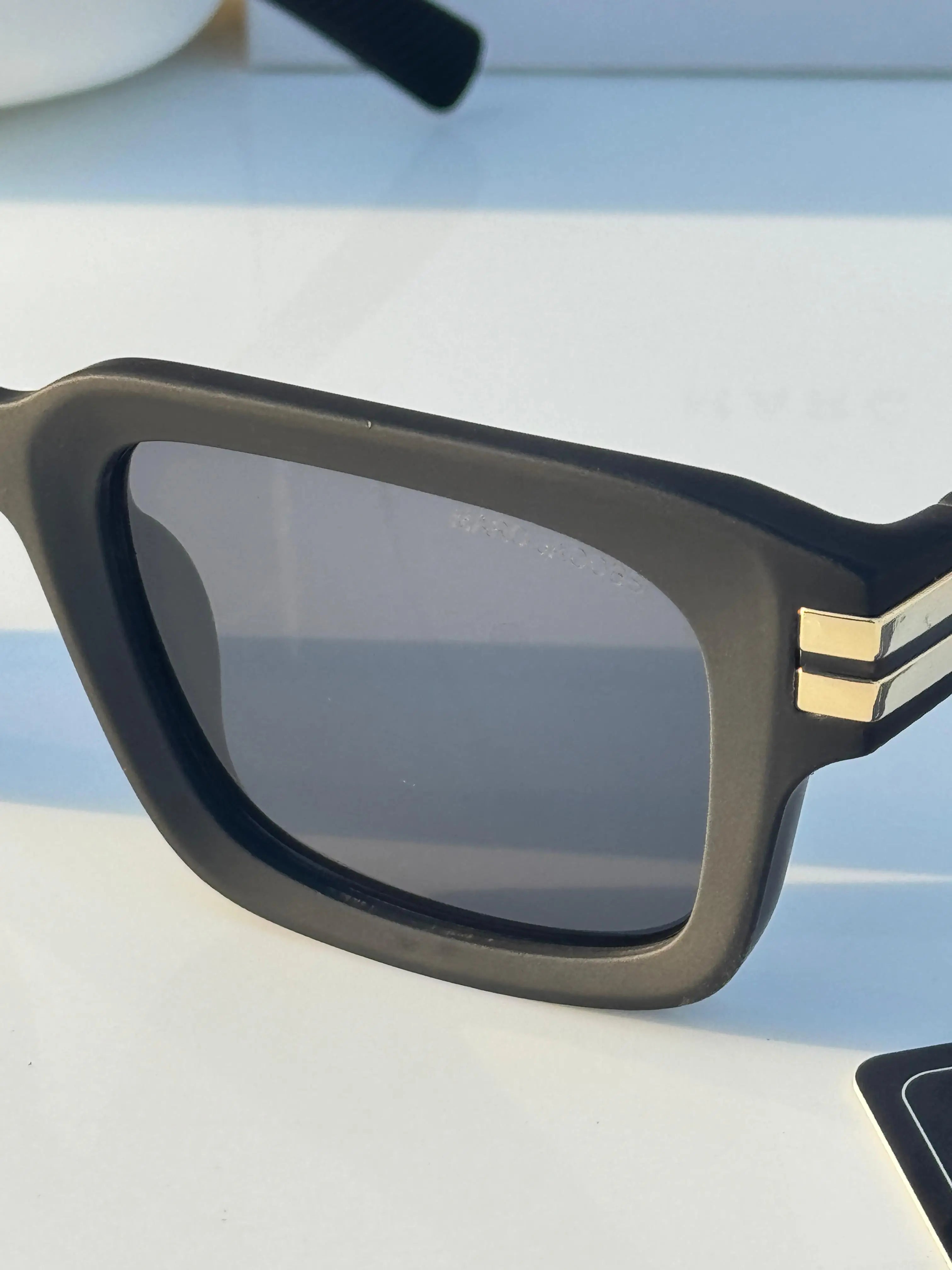 Marc_jacobs_1020_matt_black_gold Secondary image