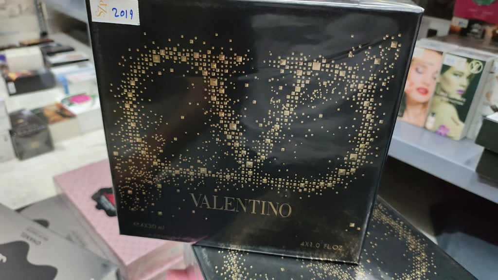 2019 Valentino Born In Roma Miniature Collection Gift Set 4x30ml (Intense, Coral Fantasy, Classic, The Gold) - For Men